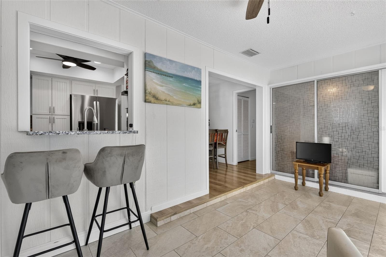 Family room looking toward kitchen - 82 CIRCLEWOOD DR #A3-4, VENICE