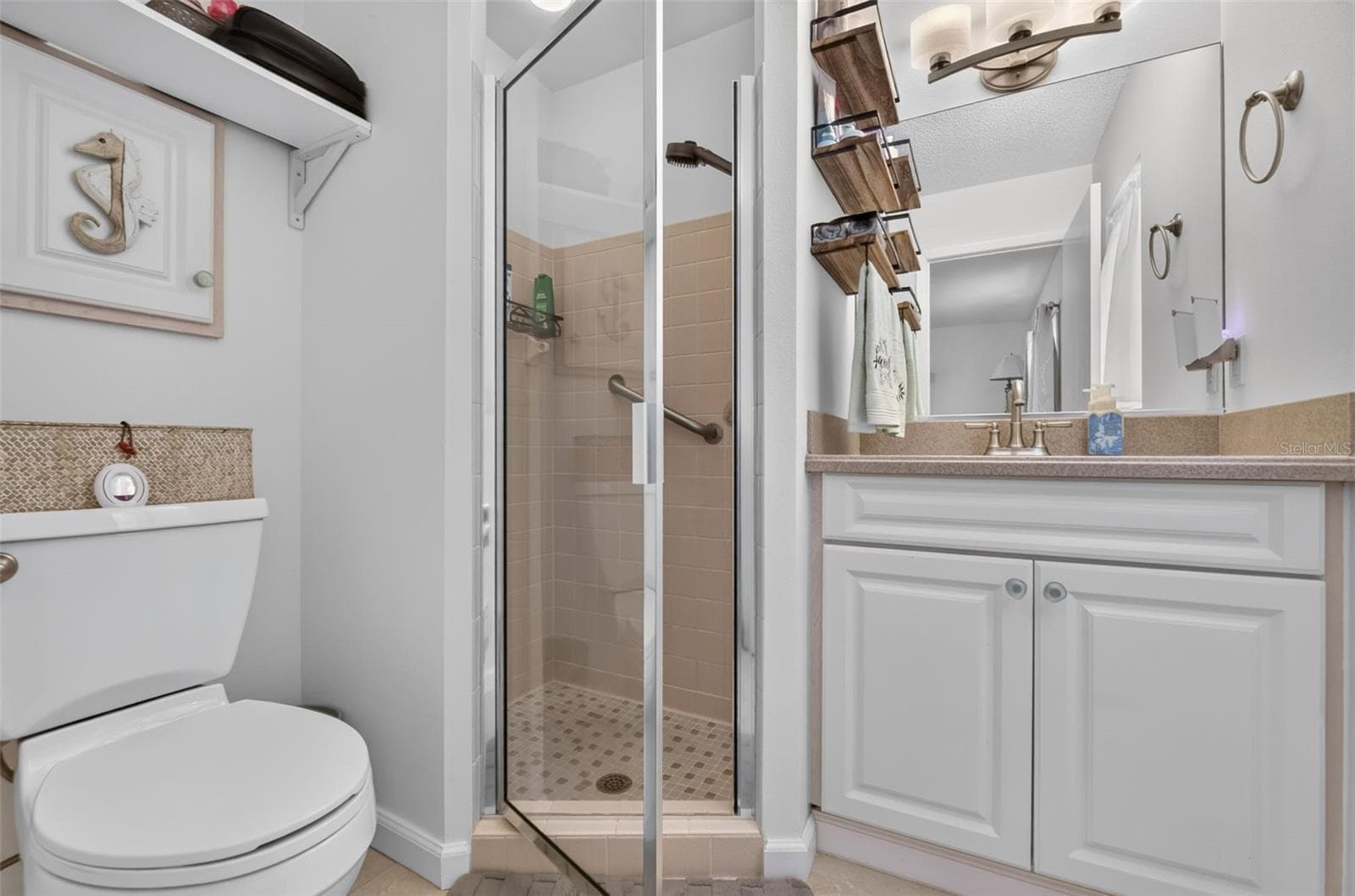 Primary en suite bathroom - 82 CIRCLEWOOD DR #A3-4, VENICE