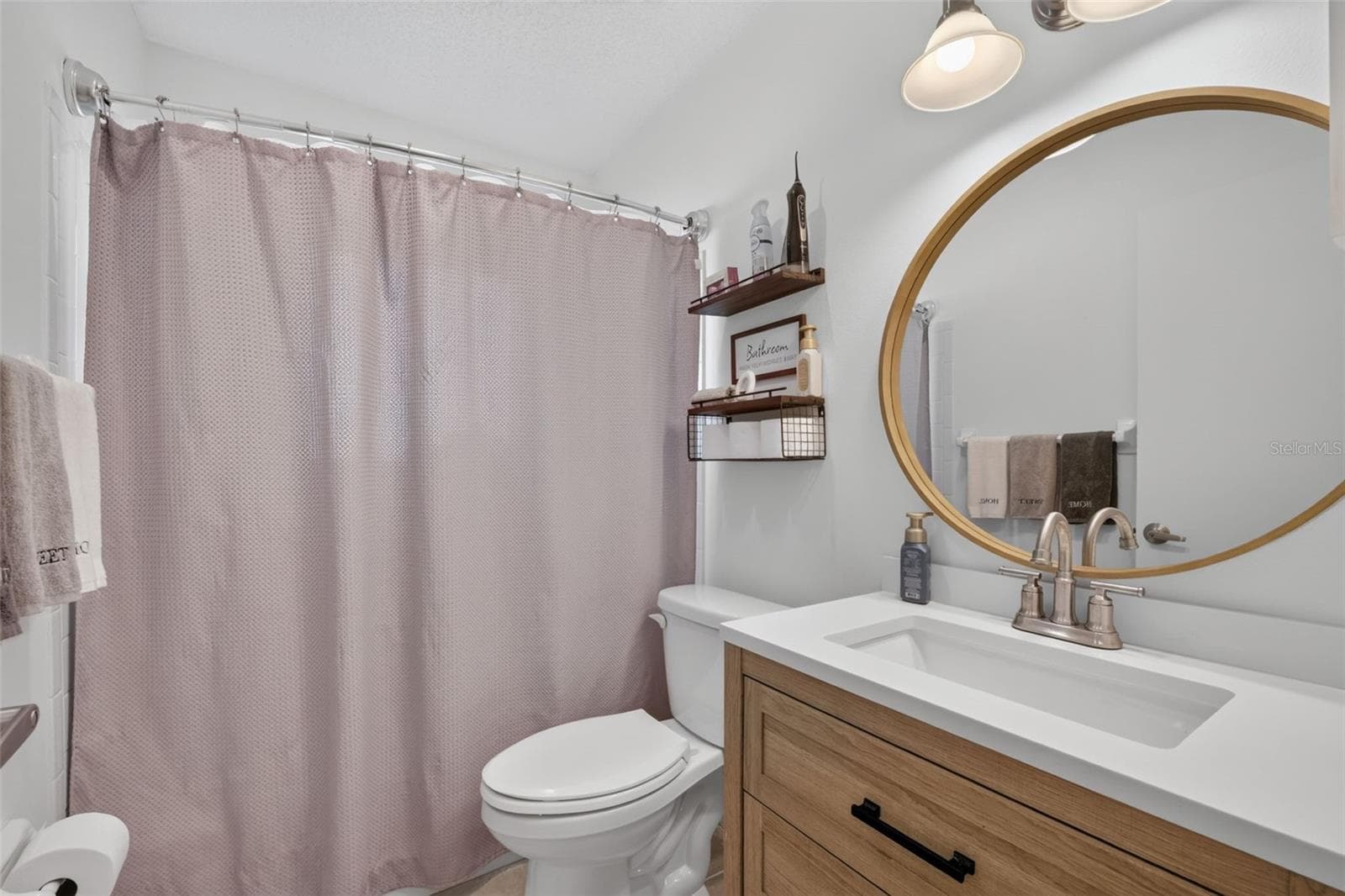 Guest bathroom - 82 CIRCLEWOOD DR #A3-4, VENICE