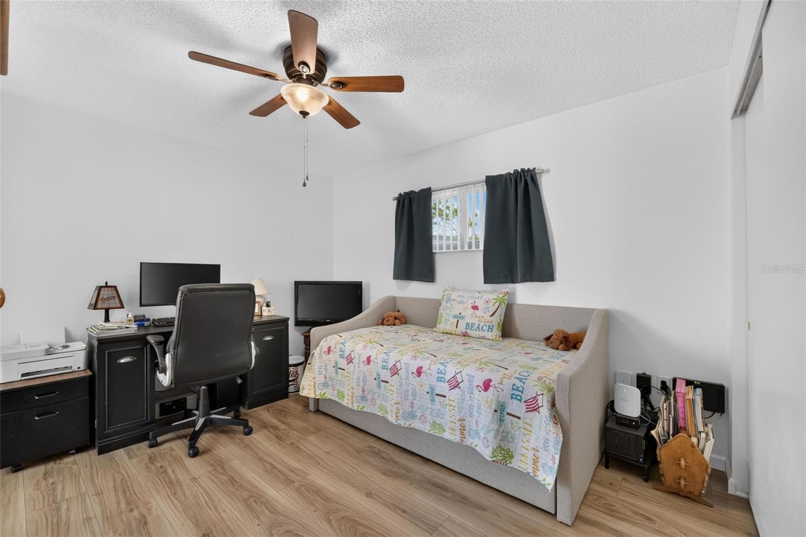 Guest bedroom - 82 CIRCLEWOOD DR #A3-4, VENICE