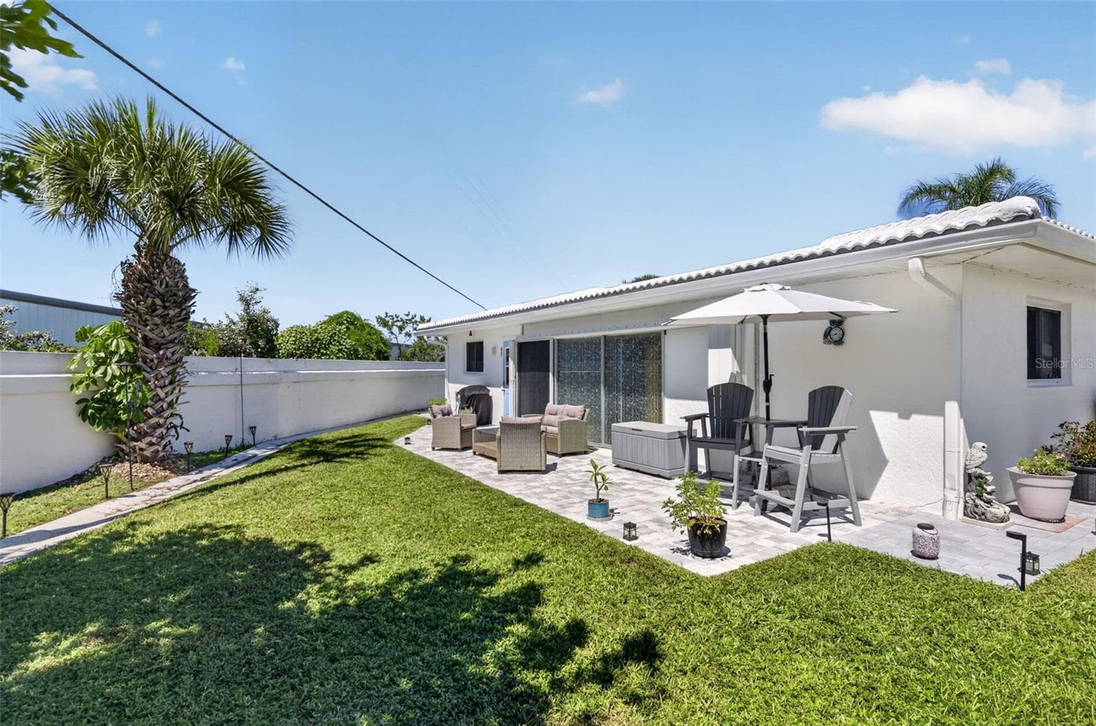 backyard and patio view - 82 CIRCLEWOOD DR #A3-4, VENICE