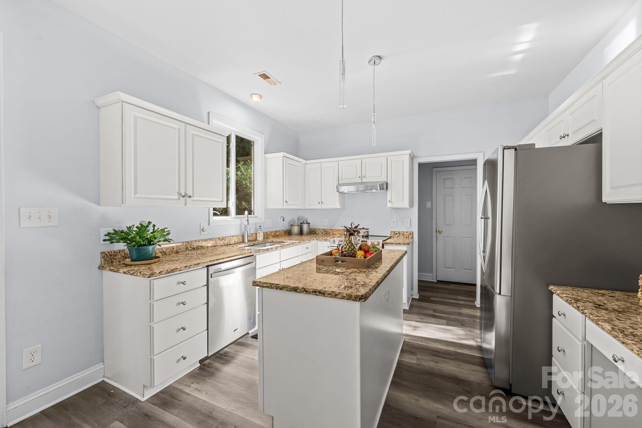 Single Family Residence at 5520 Waverly Lynn Lane, Charlotte, photo 6 of 22
