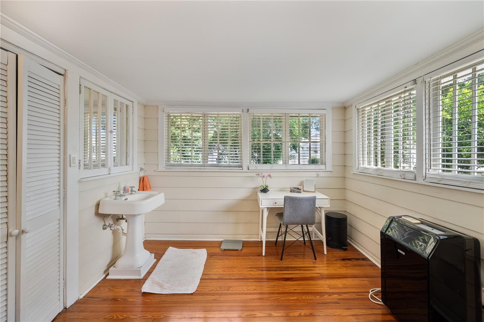 Large extra room off the primary bedroom being used as a half bath. Large walk-in closet is off this room from closet doors - 412 E PALM DR, LAKELAND