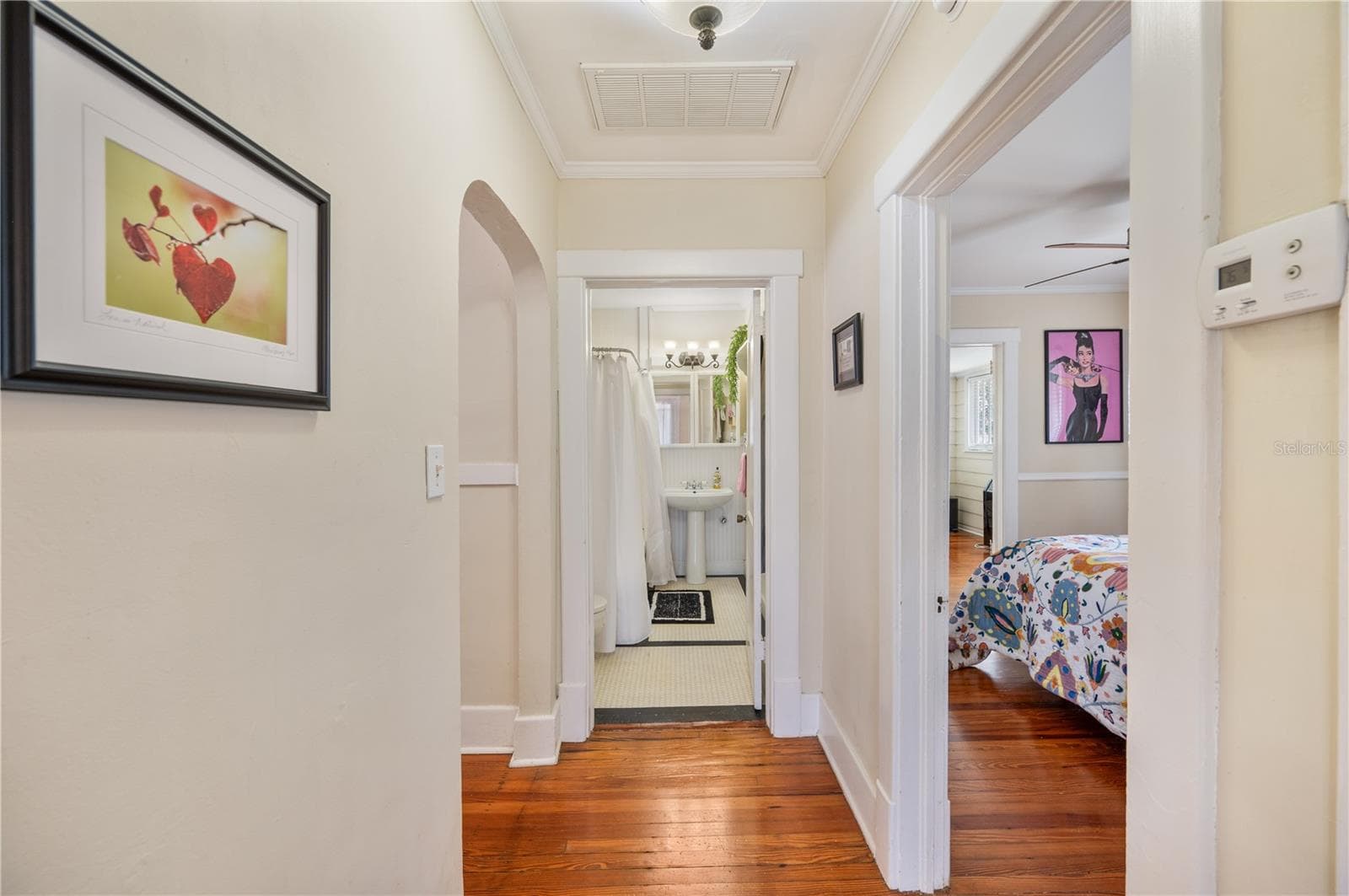 Hallway with view of full bathroom - 412 E PALM DR, LAKELAND
