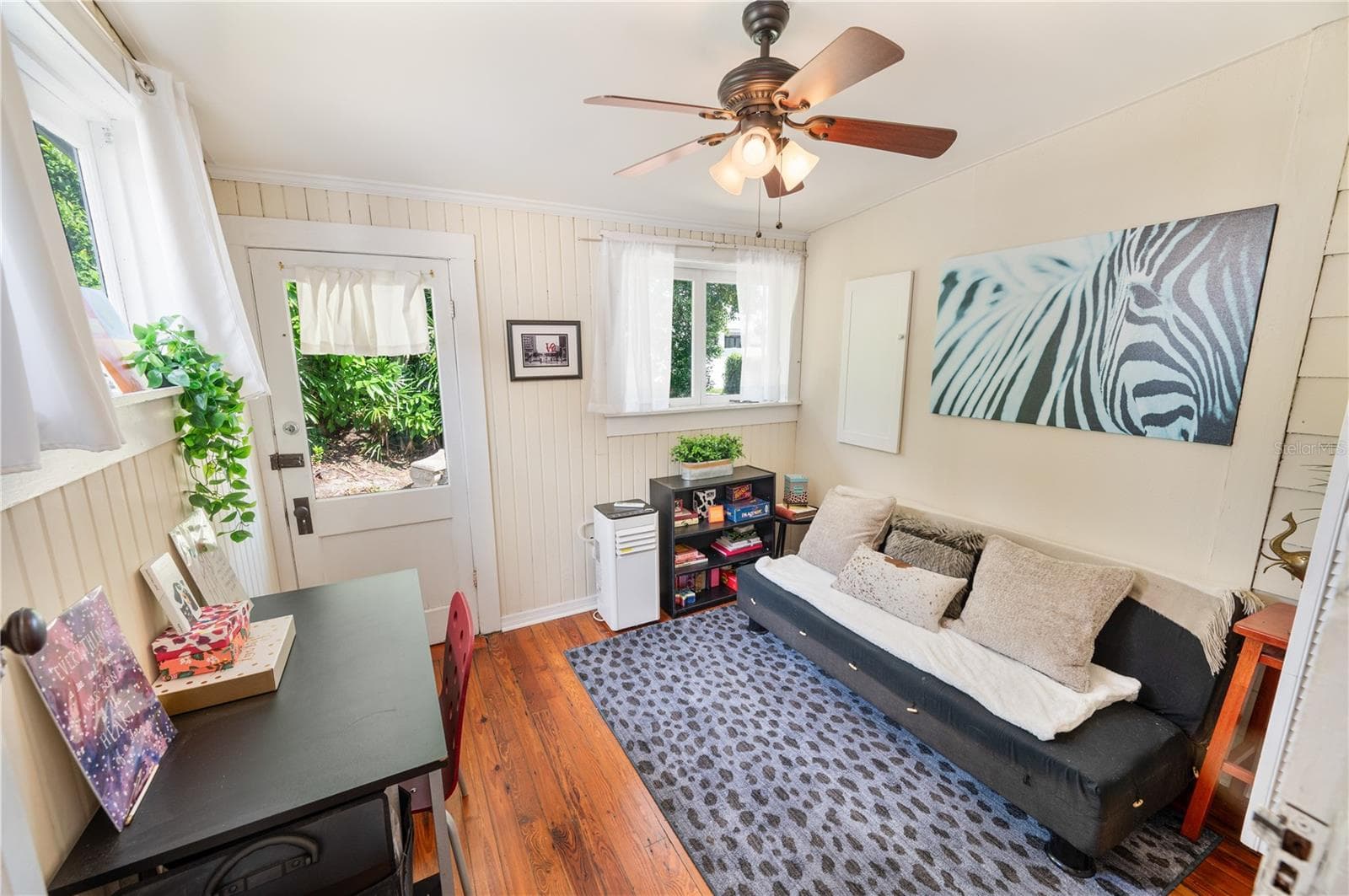 Second bedroom with laundry closet and exterior back door - 412 E PALM DR, LAKELAND
