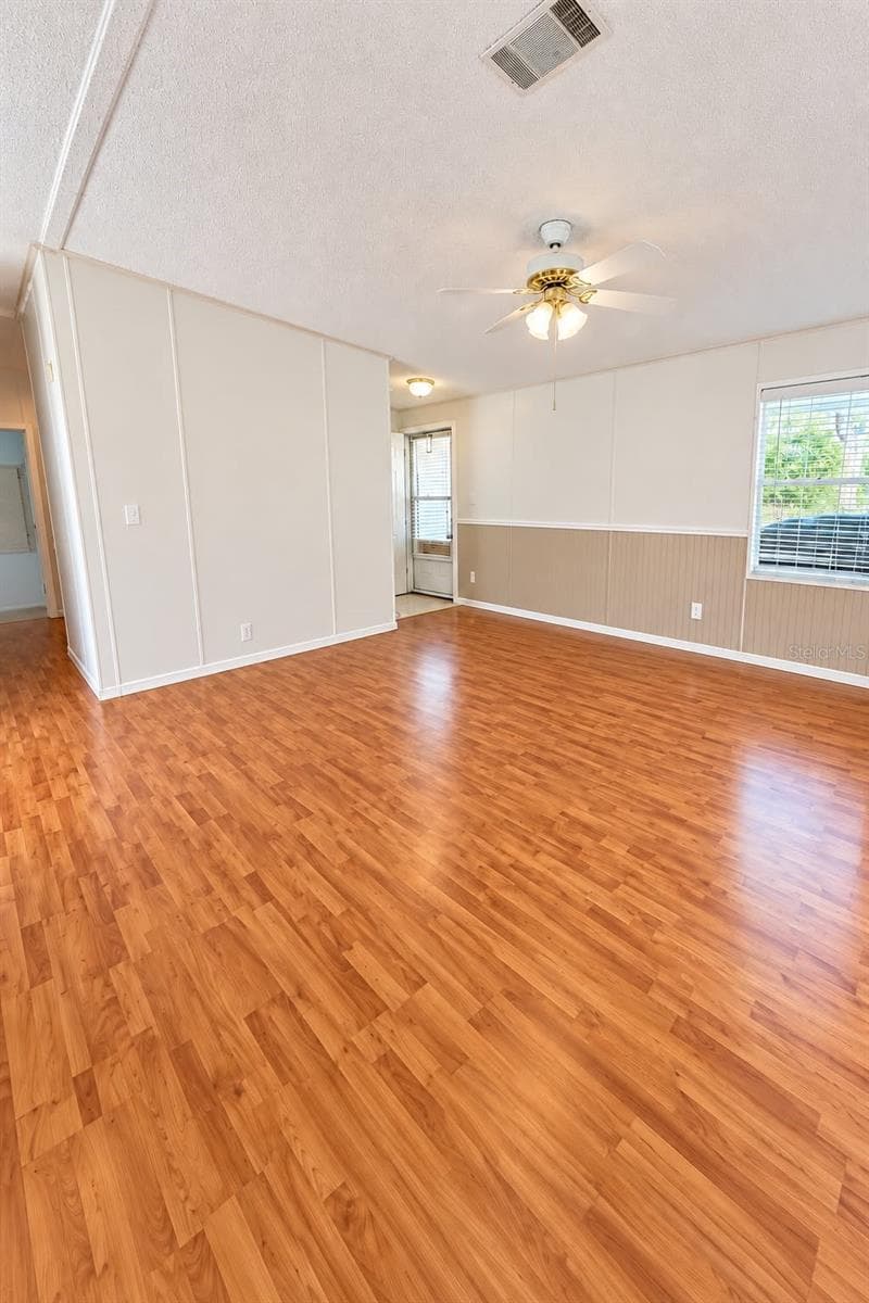 Manufactured Home at 2562 SE 178TH AVE, SILVER SPRINGS, photo 11 of 29