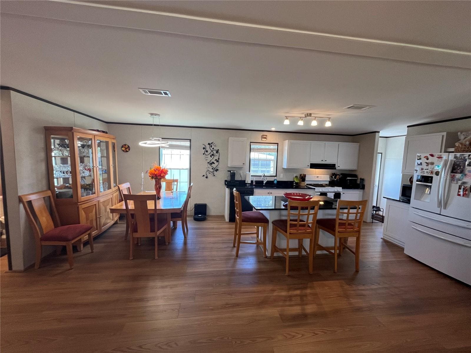 Manufactured Home at 214 COMO DR, VENICE, photo 25 of 58