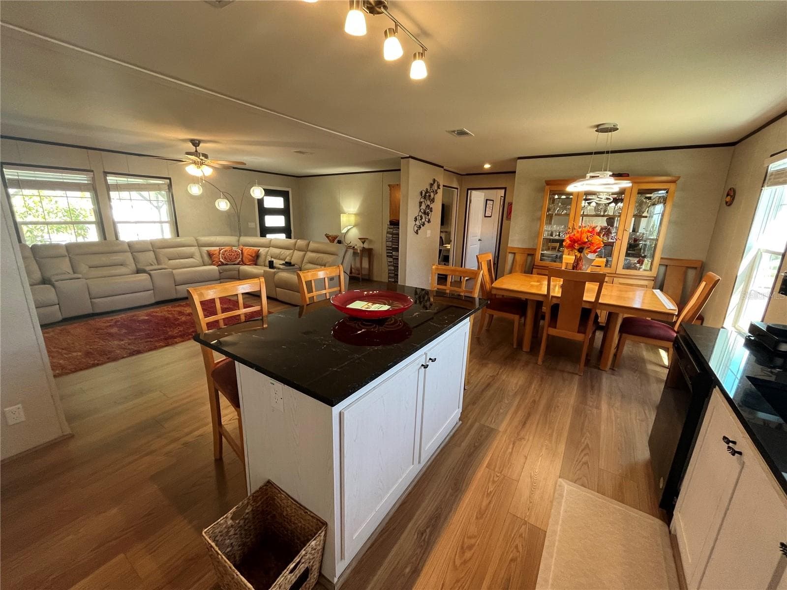 Manufactured Home at 214 COMO DR, VENICE, photo 32 of 58