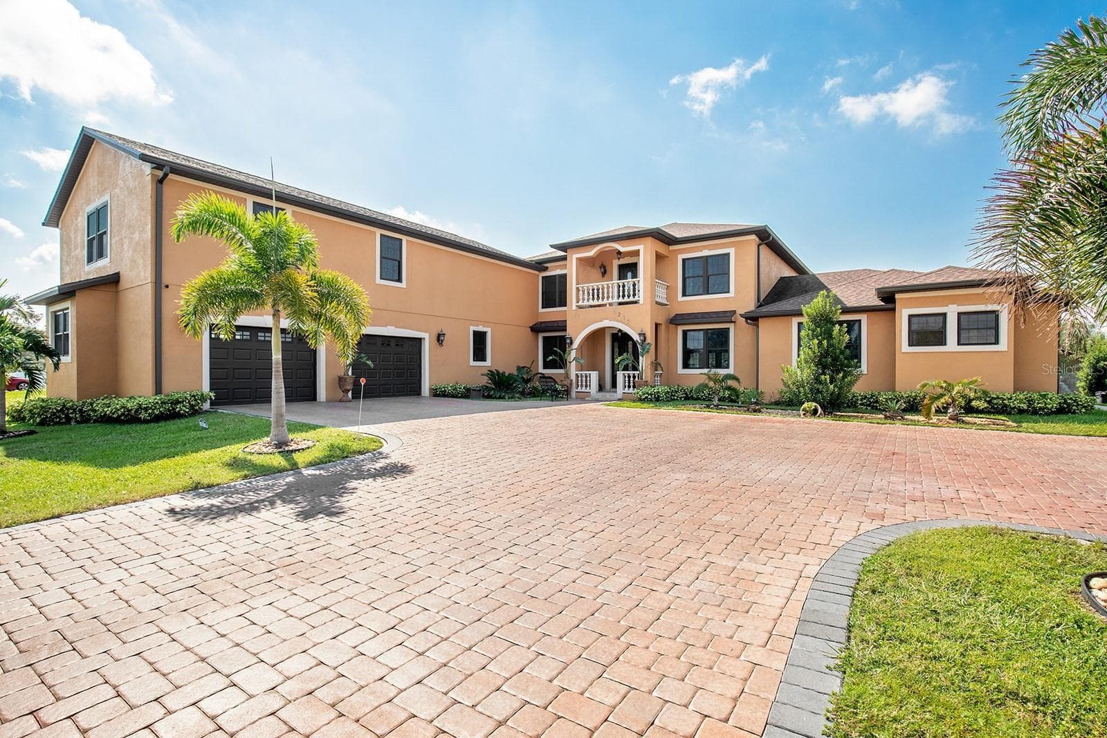 3211 LAKESHORE BLVD