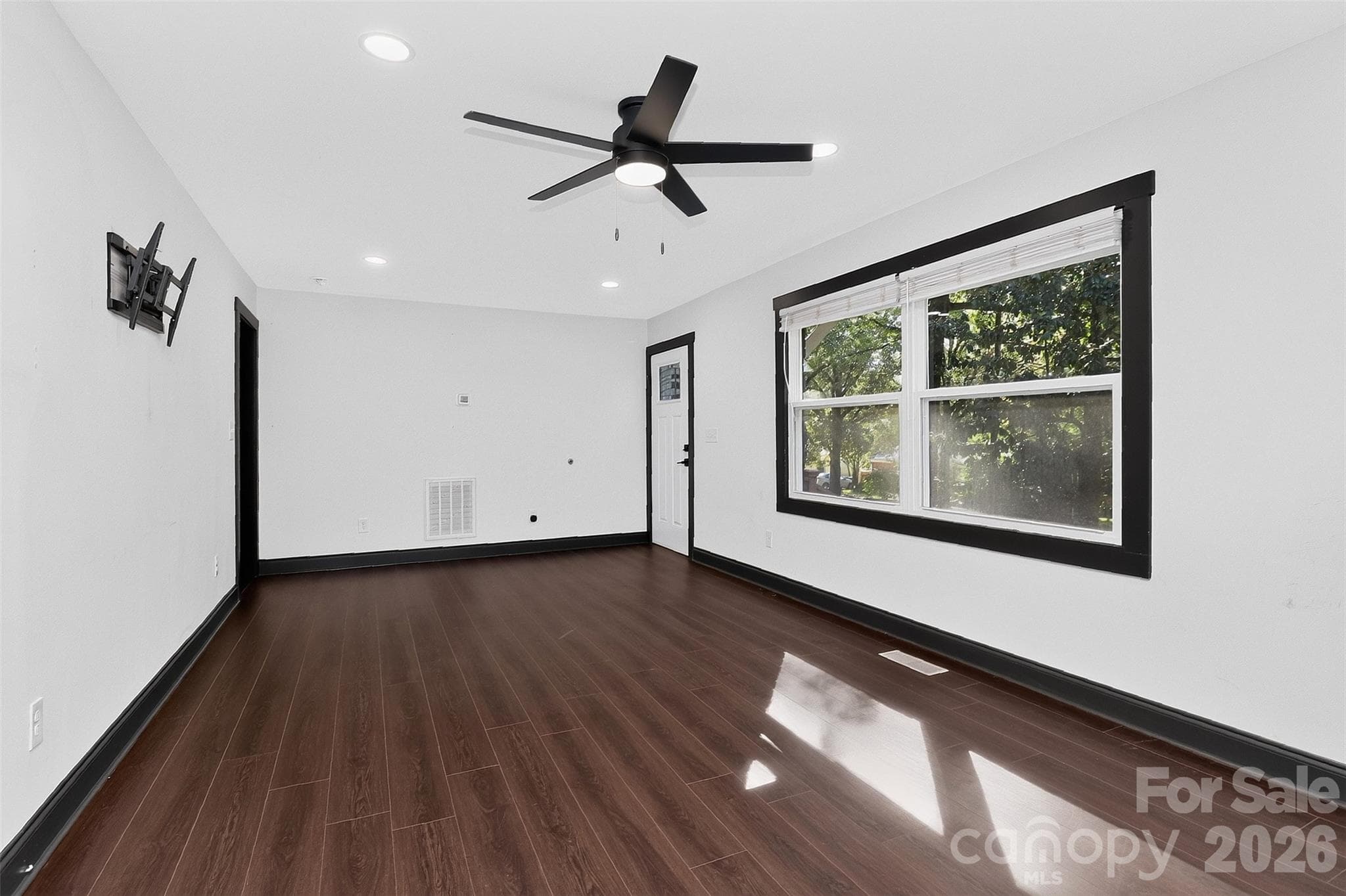 Single Family Residence at 2736 Royston Road, Charlotte, photo 9 of 43