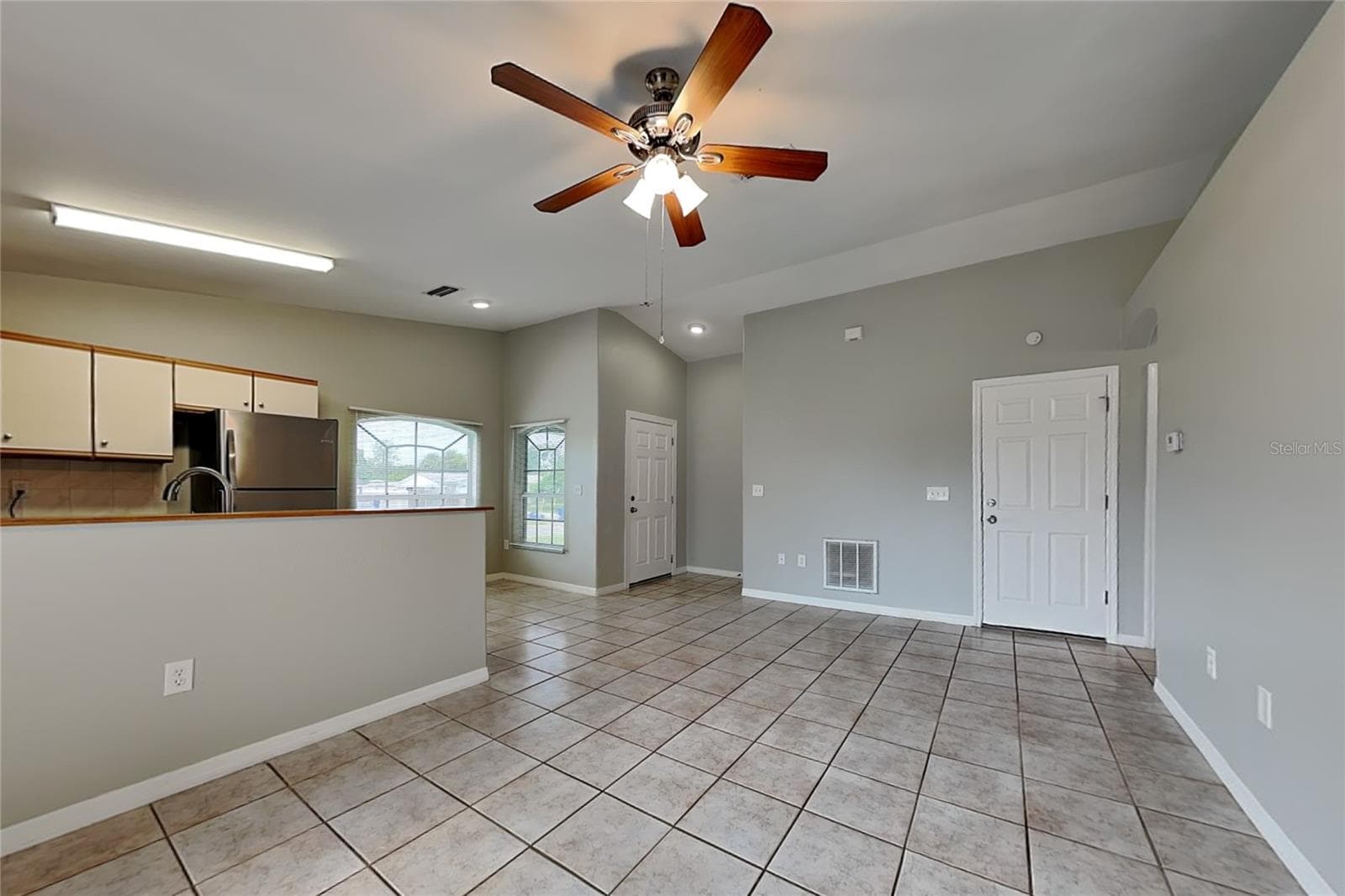Single Family Residence at 477 FLORIDA CIR N, APOLLO BEACH, photo 2 of 15