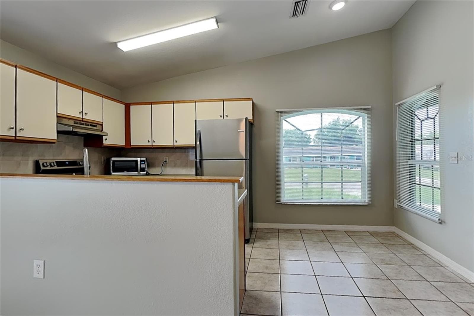 Single Family Residence at 477 FLORIDA CIR N, APOLLO BEACH, photo 5 of 15