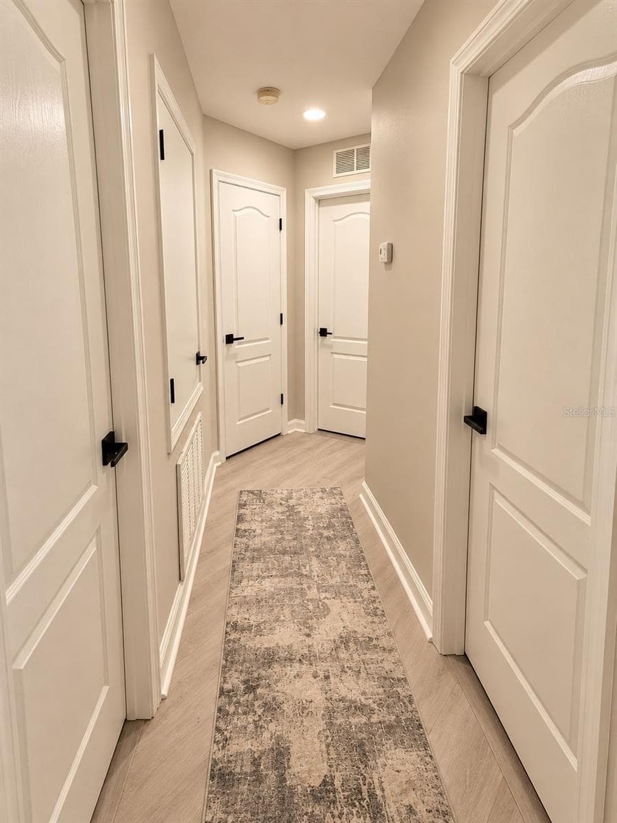 upstairs foyer - 2520 GLENRISE PL, WESLEY CHAPEL