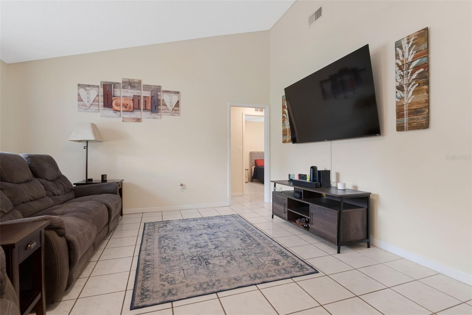 Single Family Residence at 2158 BEVERLY LN, CLEARWATER, photo 4 of 33
