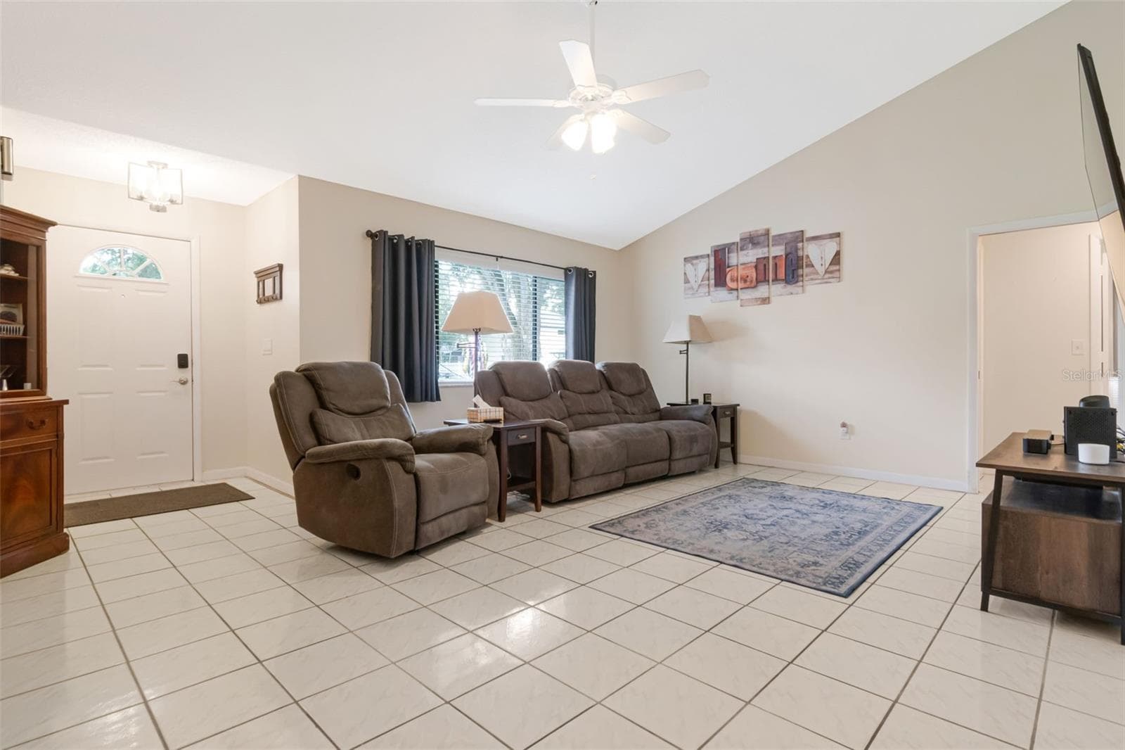 Single Family Residence at 2158 BEVERLY LN, CLEARWATER, photo 5 of 33