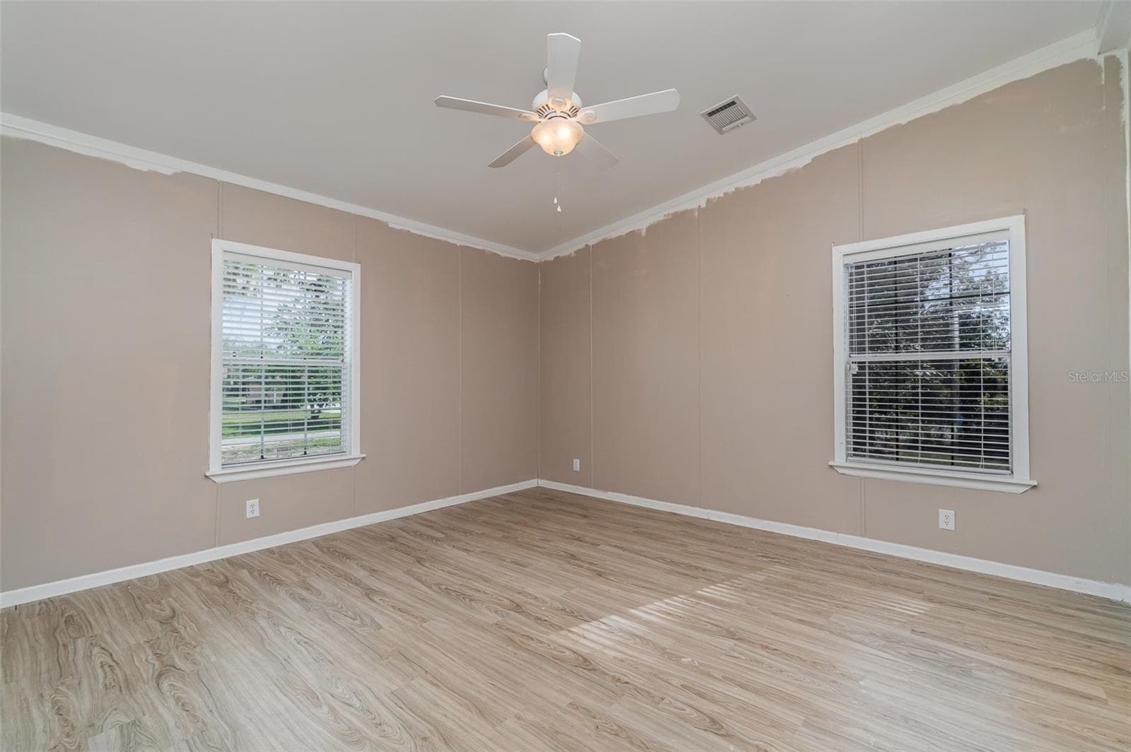 Manufactured Home at 1805 4TH ST SW, RUSKIN, photo 14 of 20