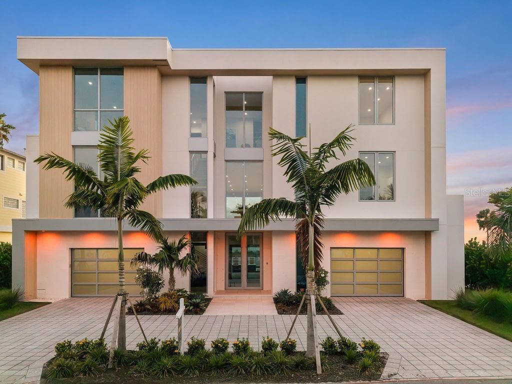 Welcome to this bespoke Gulf front home built by Seaward Homes. - 6489 GULFSIDE RD, LONGBOAT KEY