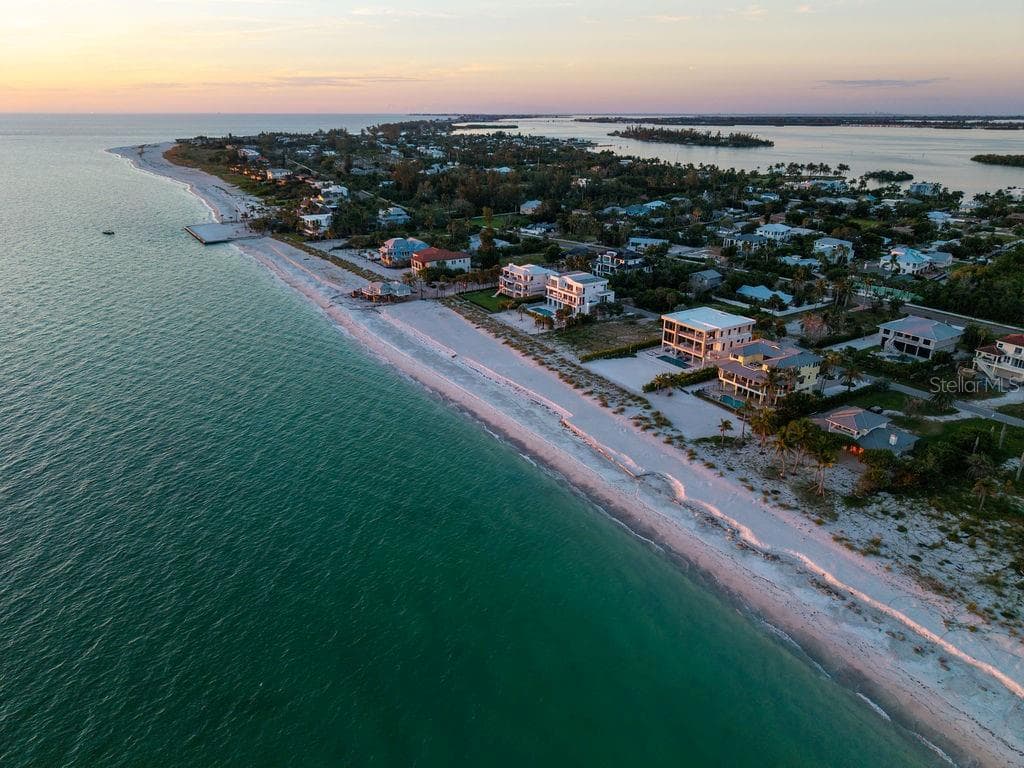 Situated on Longboat Key's widest beachfront - 6489 GULFSIDE RD, LONGBOAT KEY
