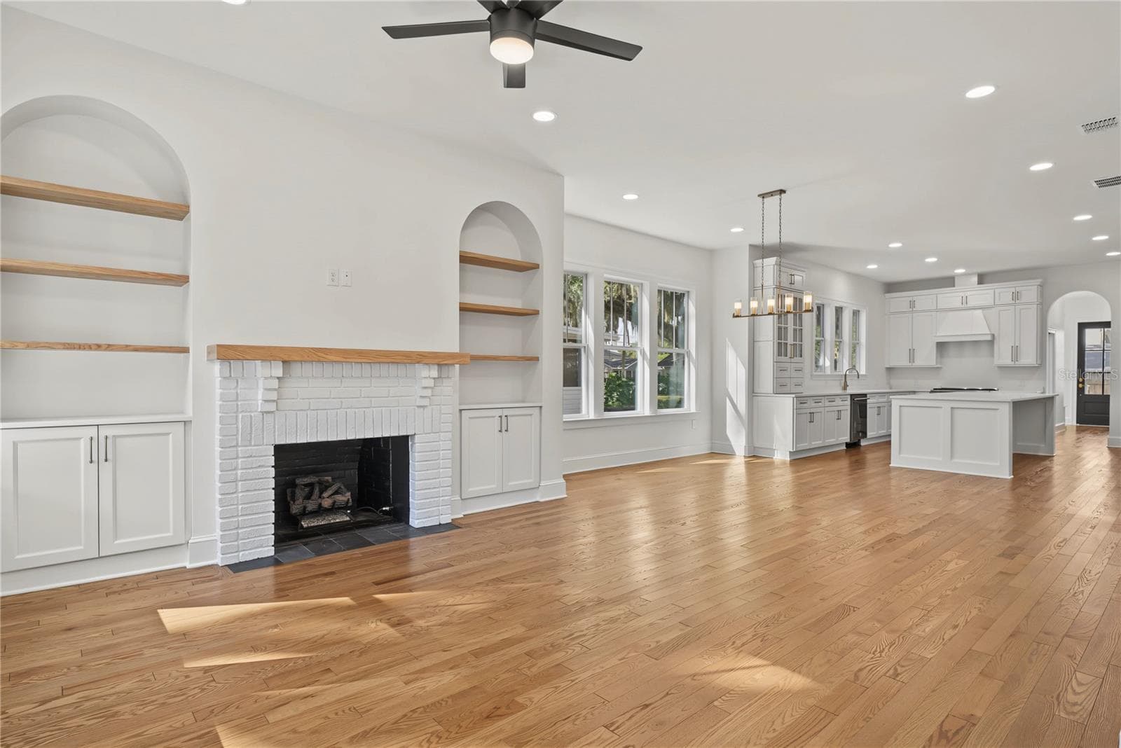 Single Family Residence at 206 N HIGHLAND AVE, WINTER GARDEN, photo 5 of 45