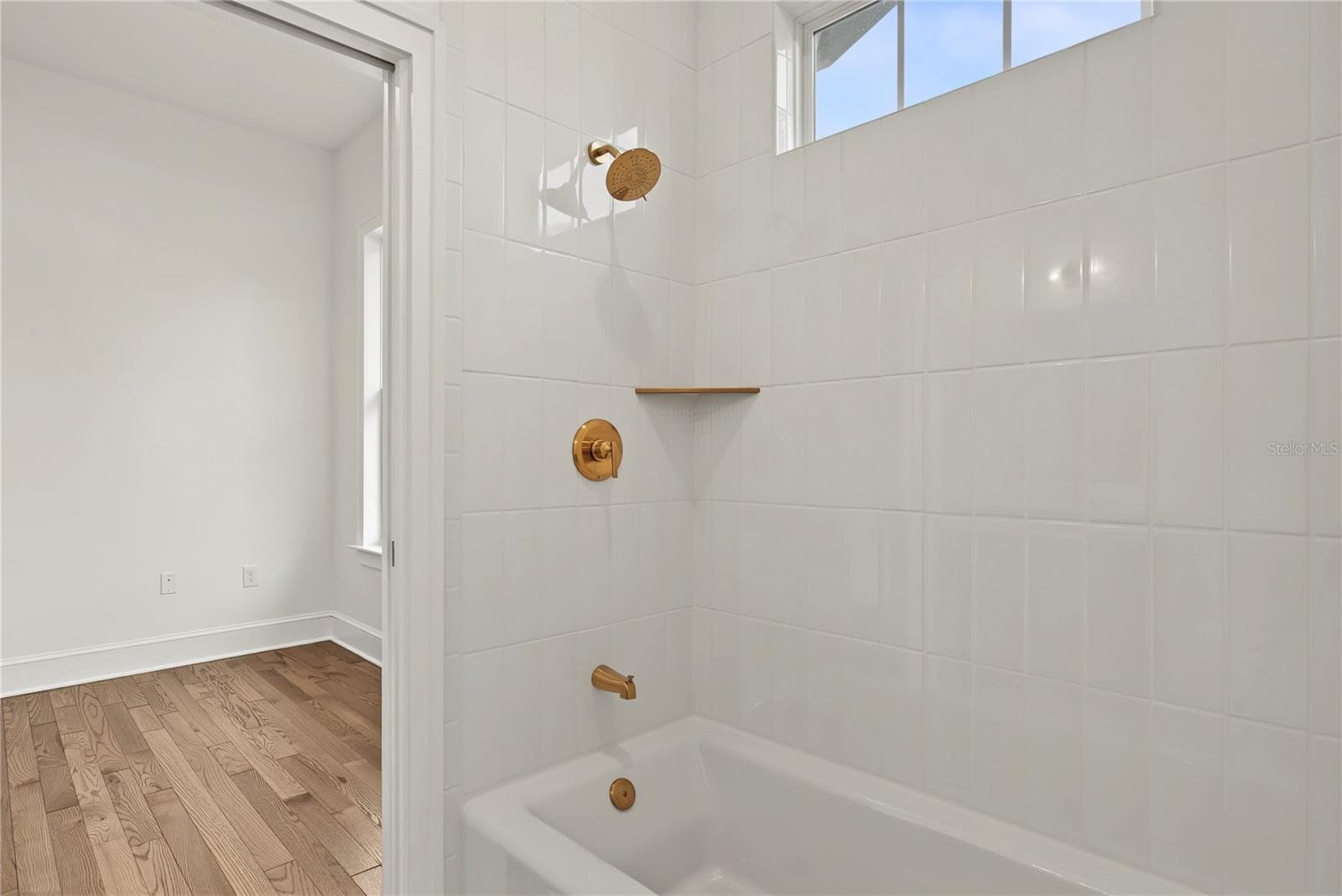 Jack and Jill Bathroom - 206 N HIGHLAND AVE, WINTER GARDEN