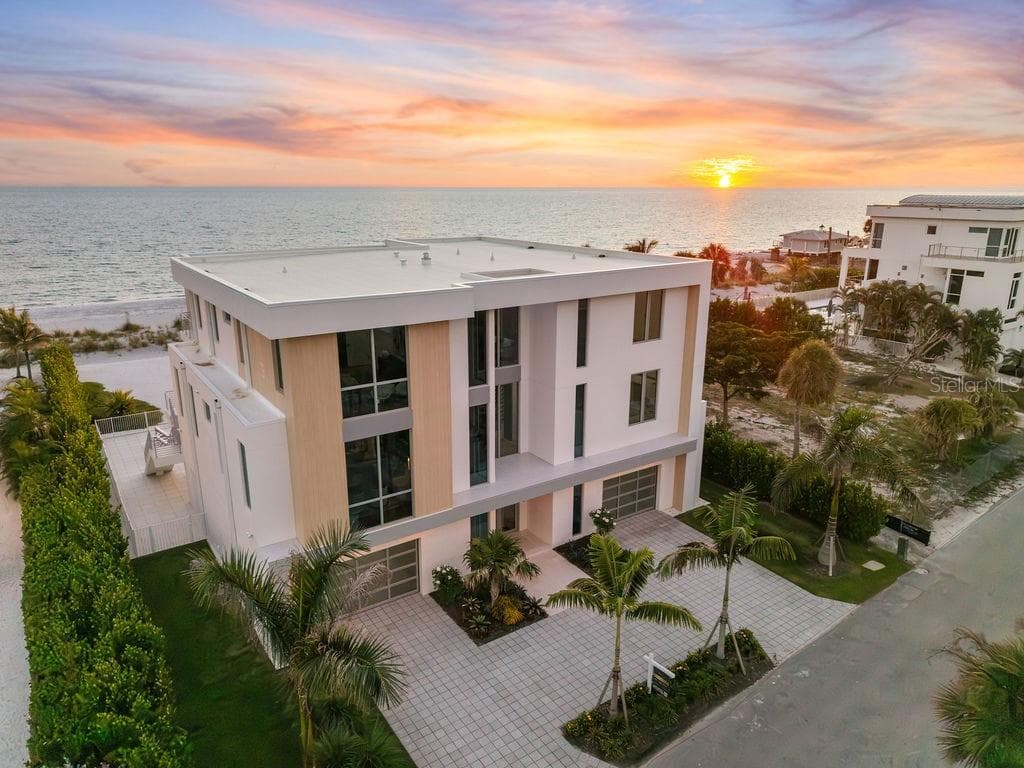 Designed by DSDG Architects, built by Seaward Homes - 6489 GULFSIDE RD, LONGBOAT KEY