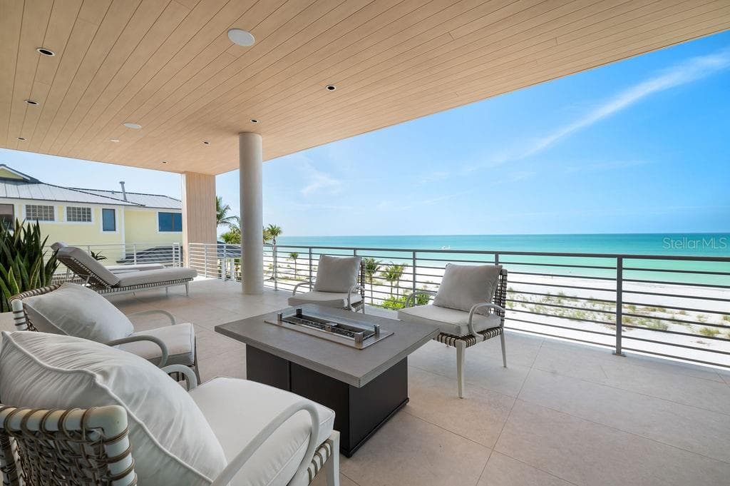 40 foot second floor terrace - 6489 GULFSIDE RD, LONGBOAT KEY