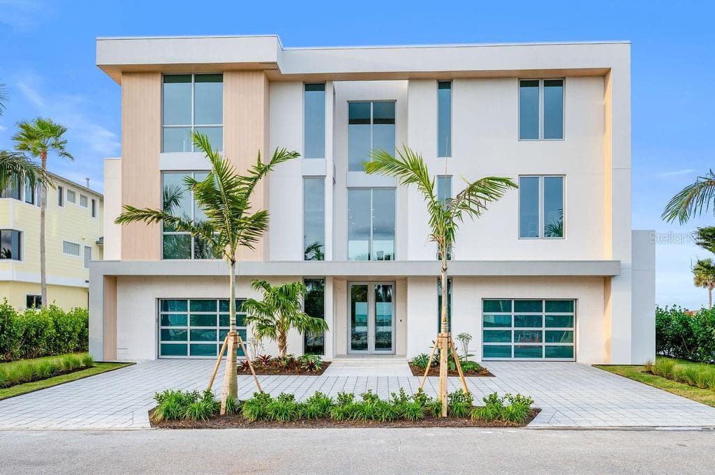 Welcome to this bespoke Gulf front home built by Seaward Homes. - 6489 GULFSIDE RD, LONGBOAT KEY