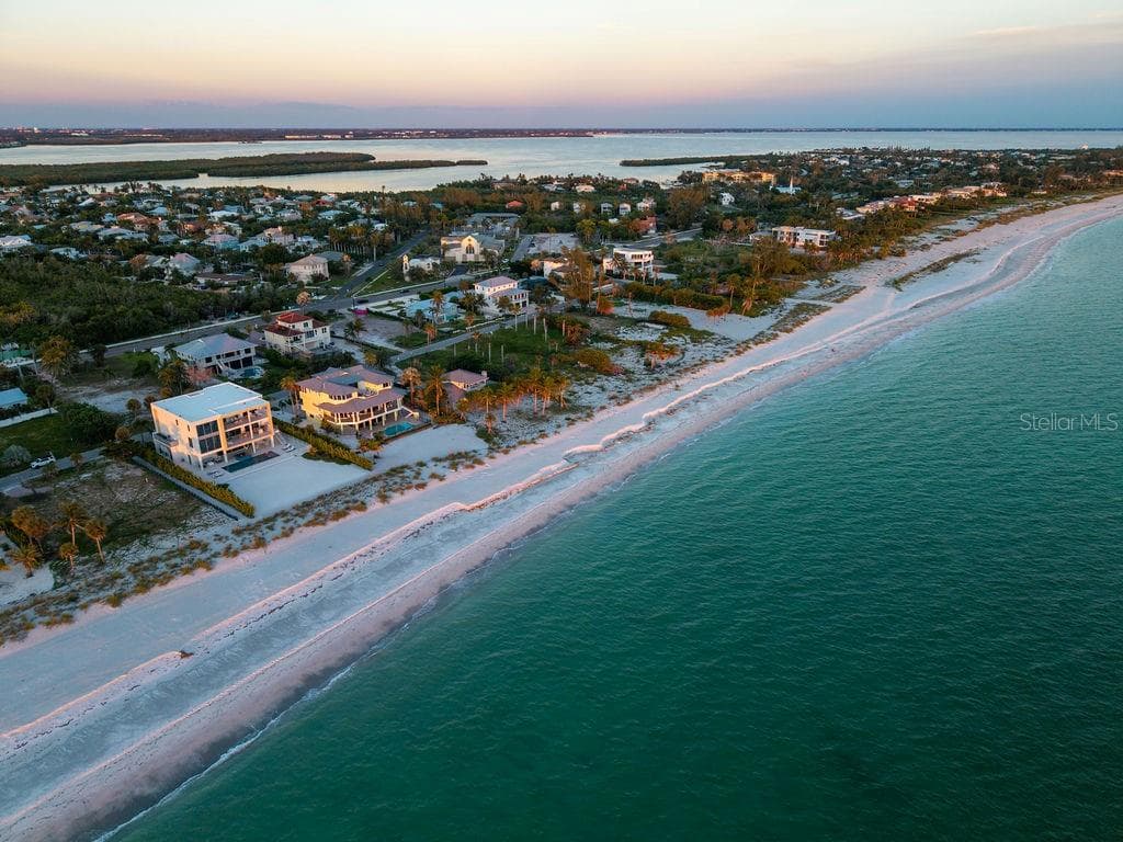 Situated on Longboat Key's widest beachfront - 6489 GULFSIDE RD, LONGBOAT KEY