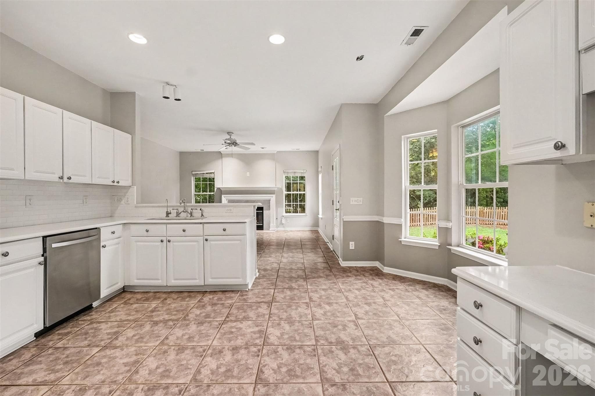 Single Family Residence at 1372 Yorkshire Place NW, Concord, photo 14 of 35