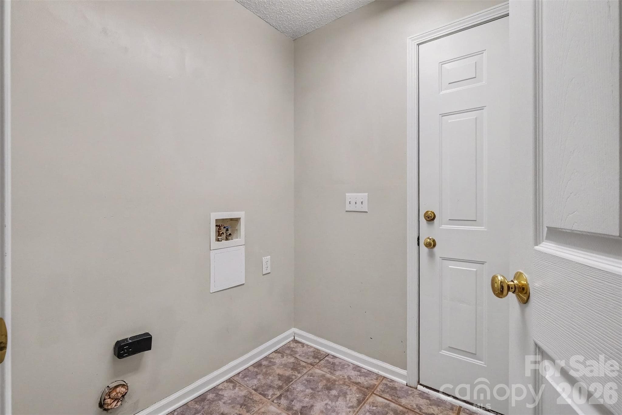 Single Family Residence at 1372 Yorkshire Place NW, Concord, photo 17 of 35