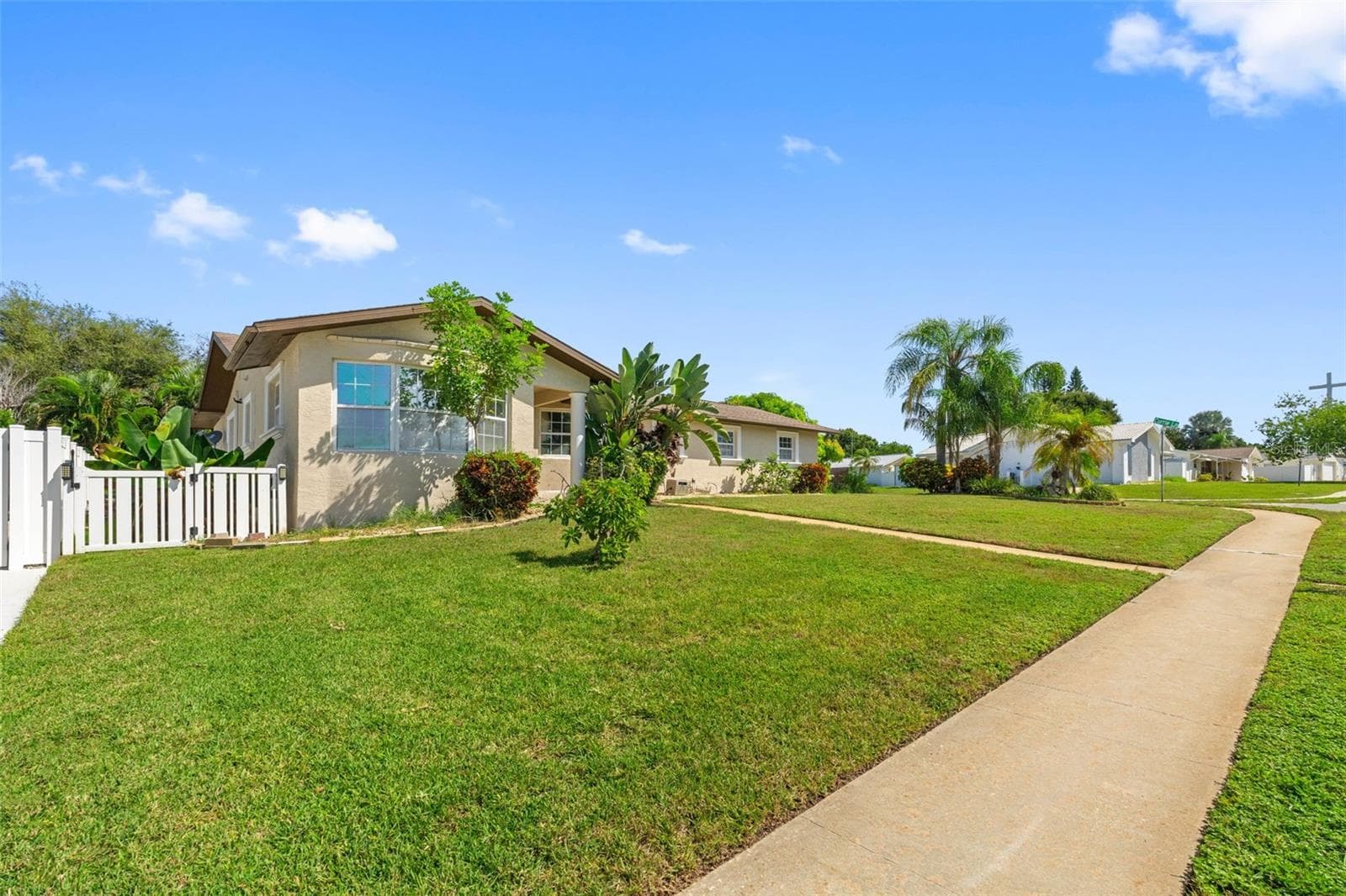 Single Family Residence at 14331 APACHE AVE, LARGO, photo 3 of 45