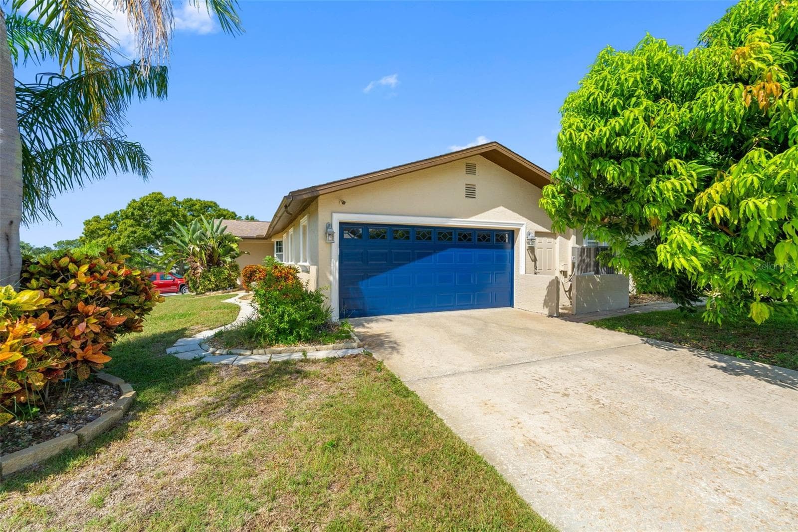 Single Family Residence at 14331 APACHE AVE, LARGO, photo 4 of 45