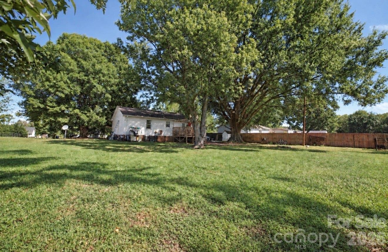Single Family Residence at 712 Edgehill Drive, Monroe, photo 2 of 11