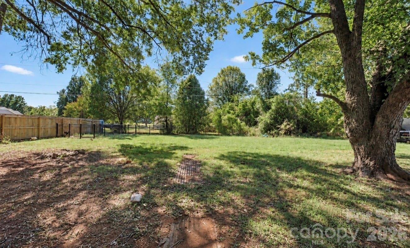 Single Family Residence at 712 Edgehill Drive, Monroe, photo 3 of 11