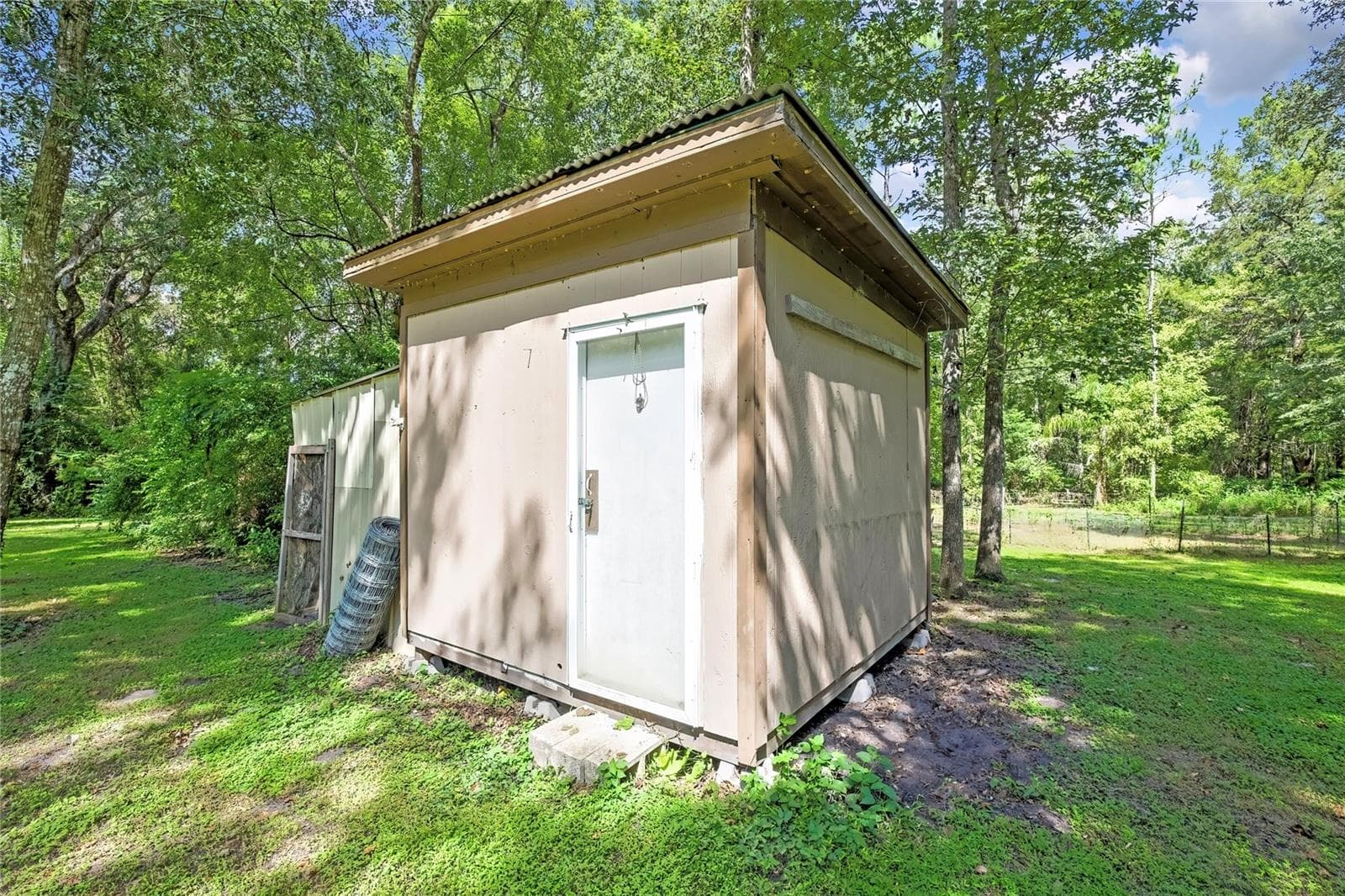 Manufactured Home at 19995 MANECKE RD, BROOKSVILLE, photo 11 of 25
