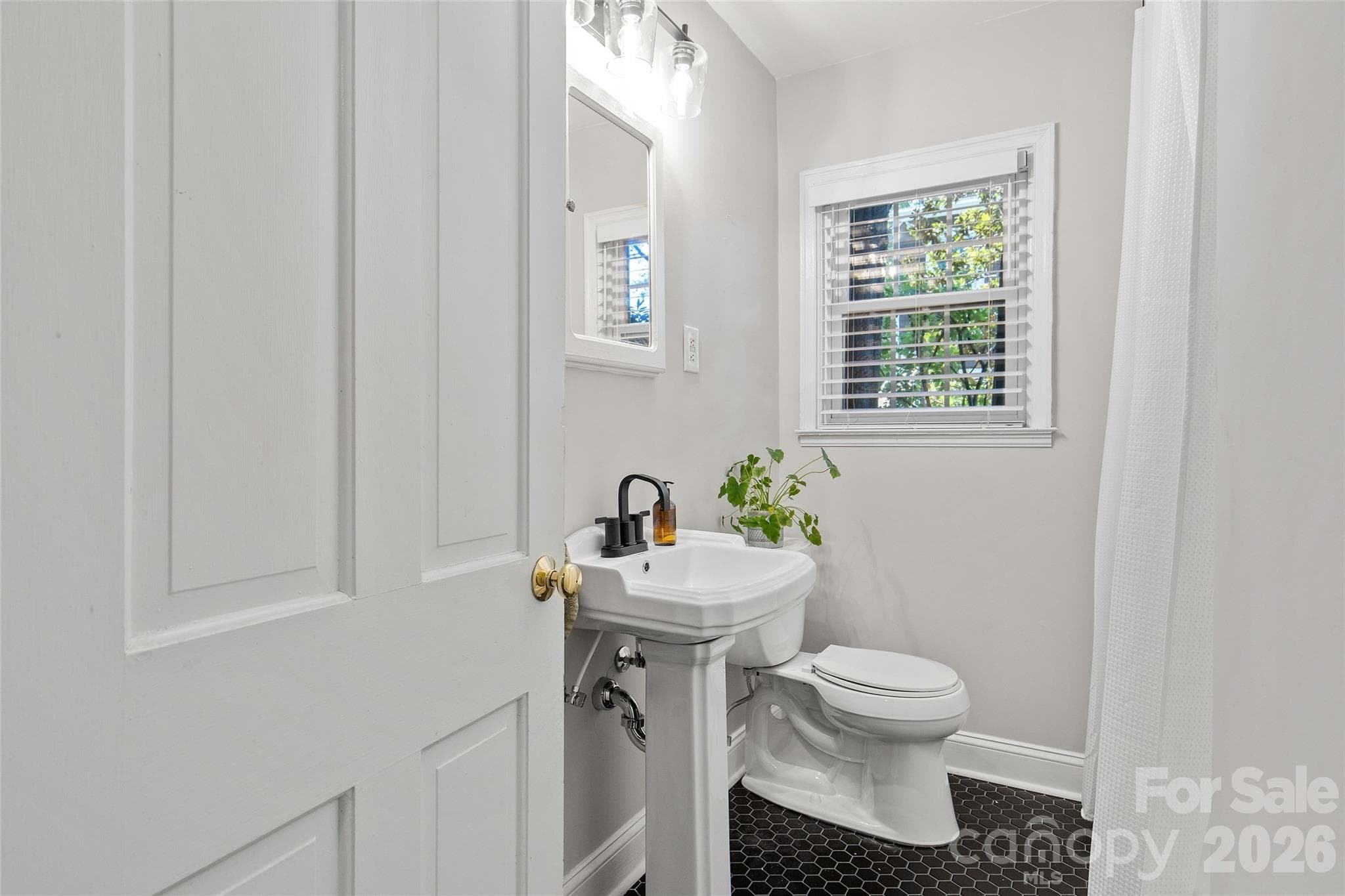Full Bathroom - 2608 Shenandoah Avenue, Charlotte