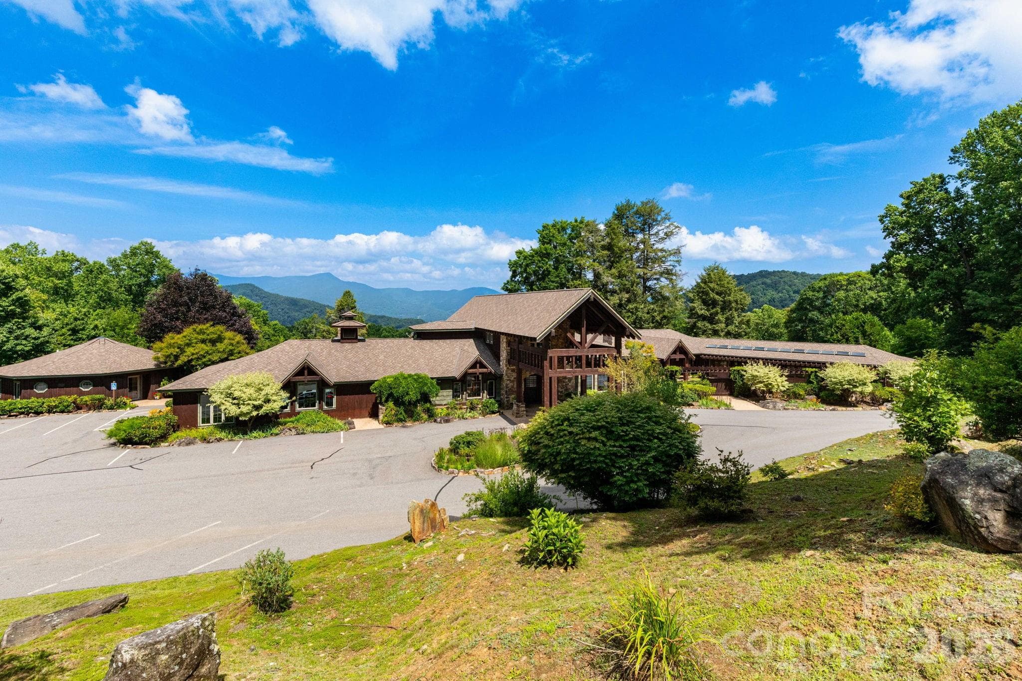 Clubhouse with ample parking. - 30 Finlaystone Trace, Waynesville