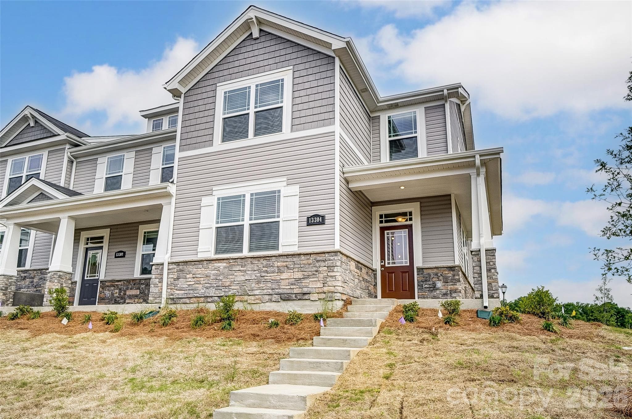 5225 Wyes Oak Lane