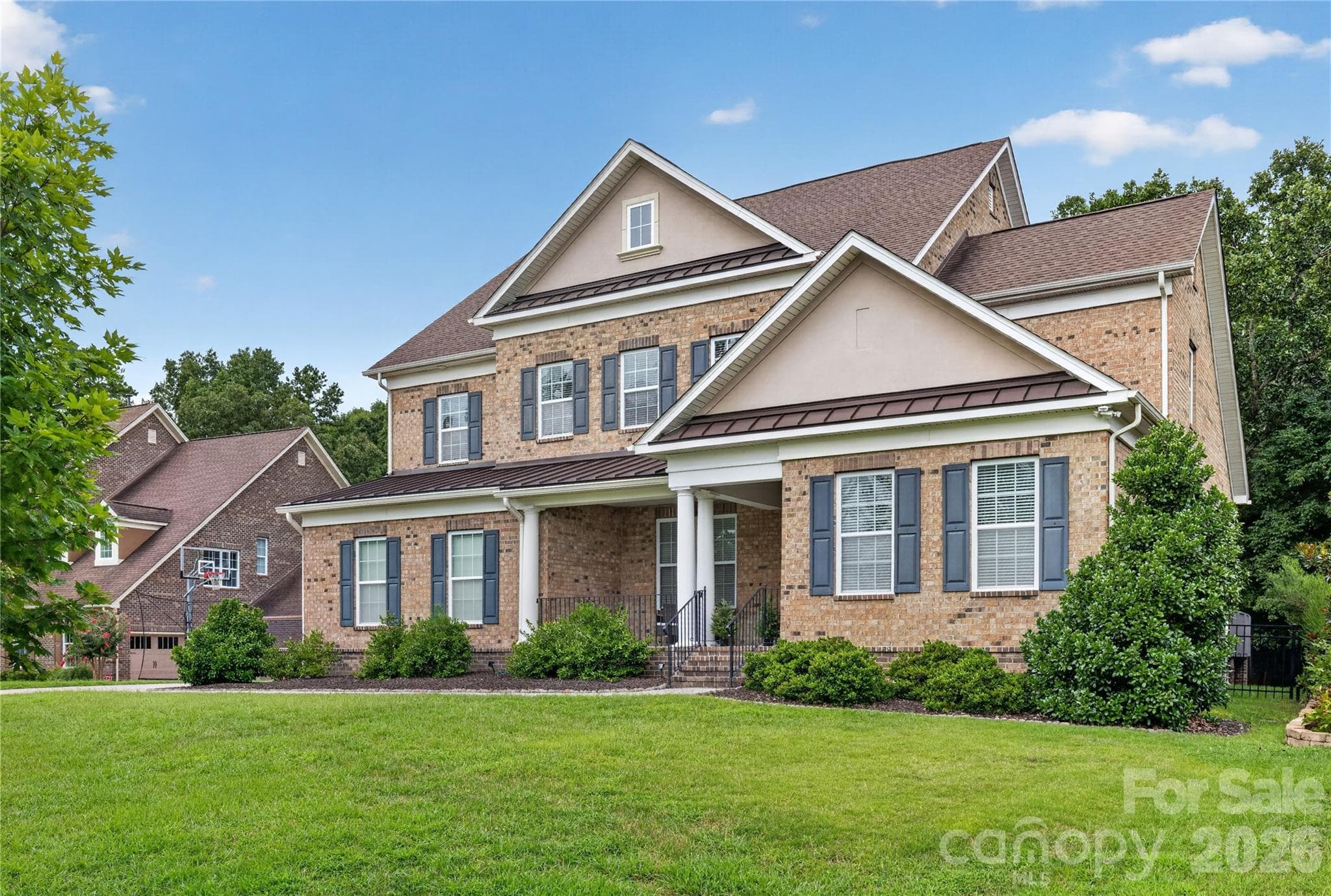 1402 Smoketree Court