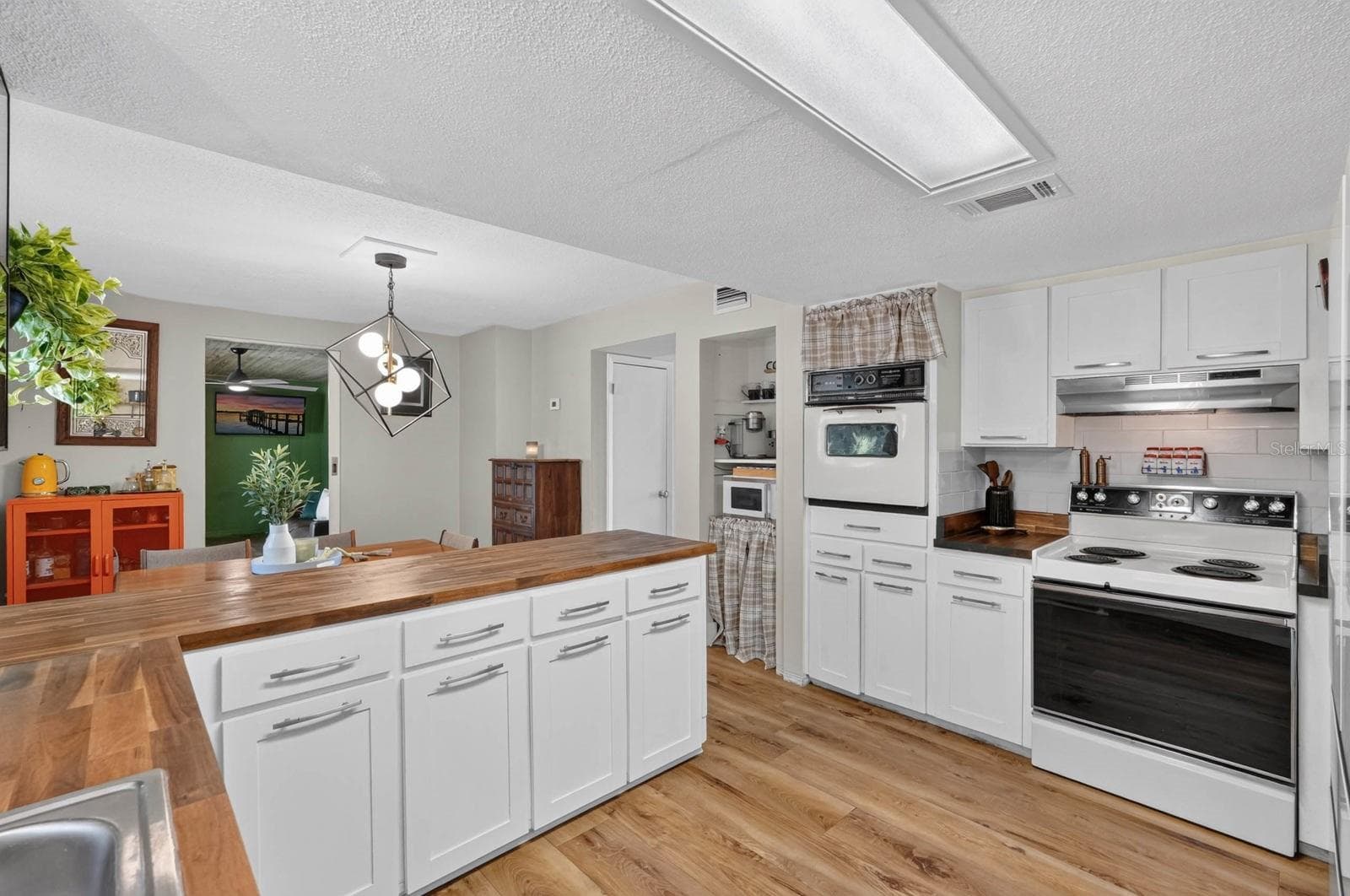 Single Family Residence at 139 CHEROKEE RD, ORMOND BEACH, photo 12 of 49