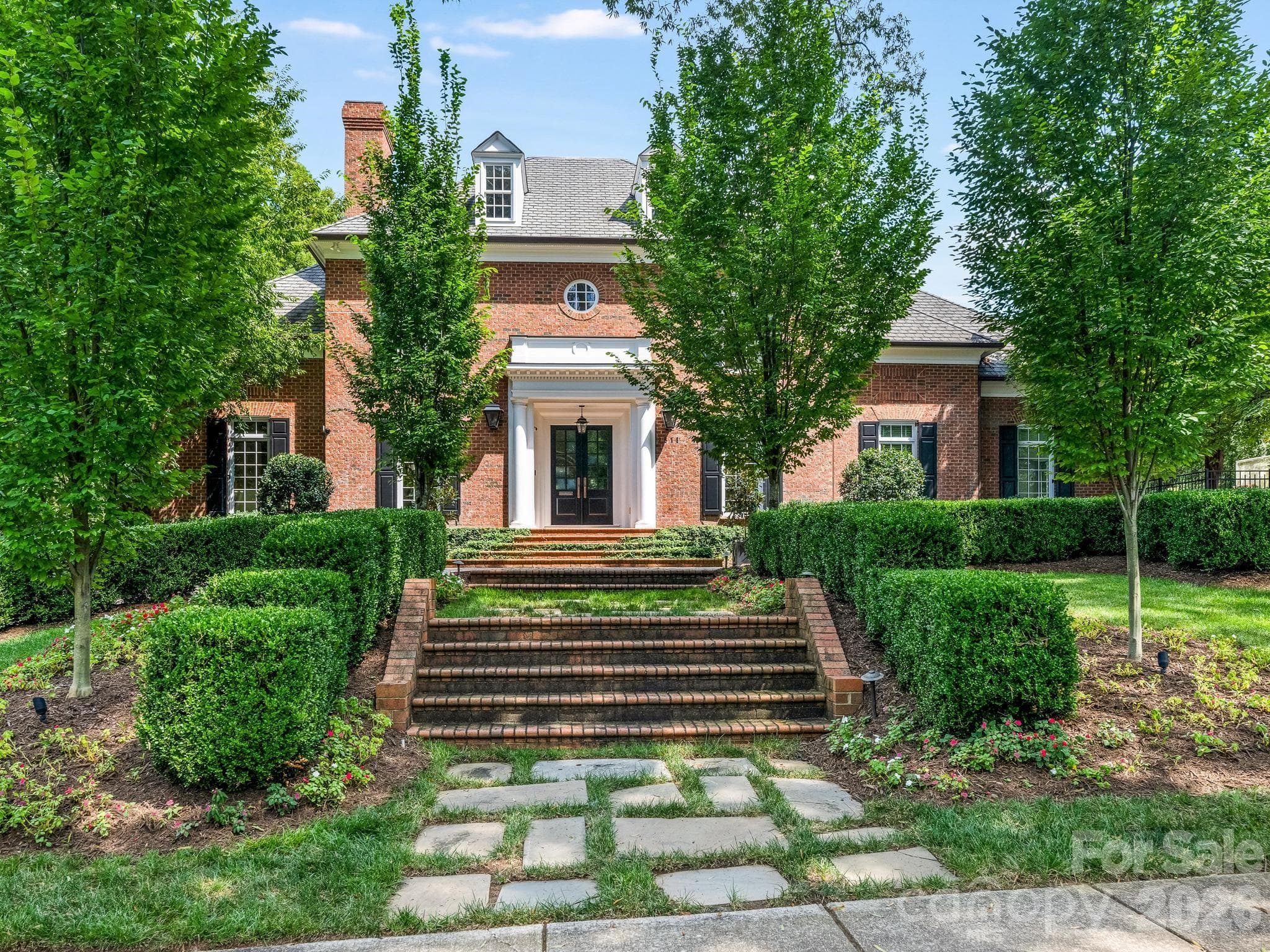 1811 Queens Road W