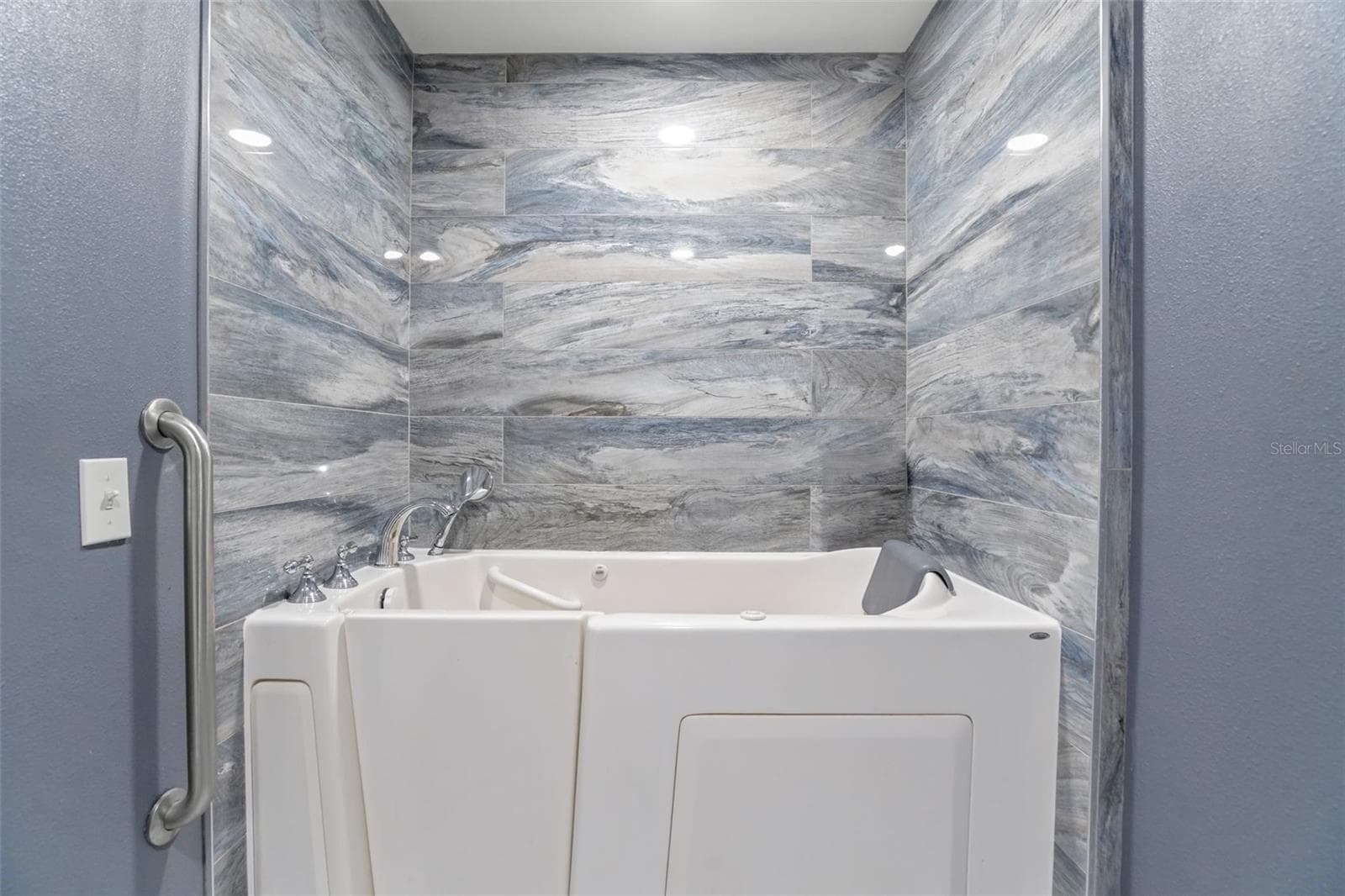 Flex Room Bath - 2893 ROLLINGWOOD CT, CLEARWATER