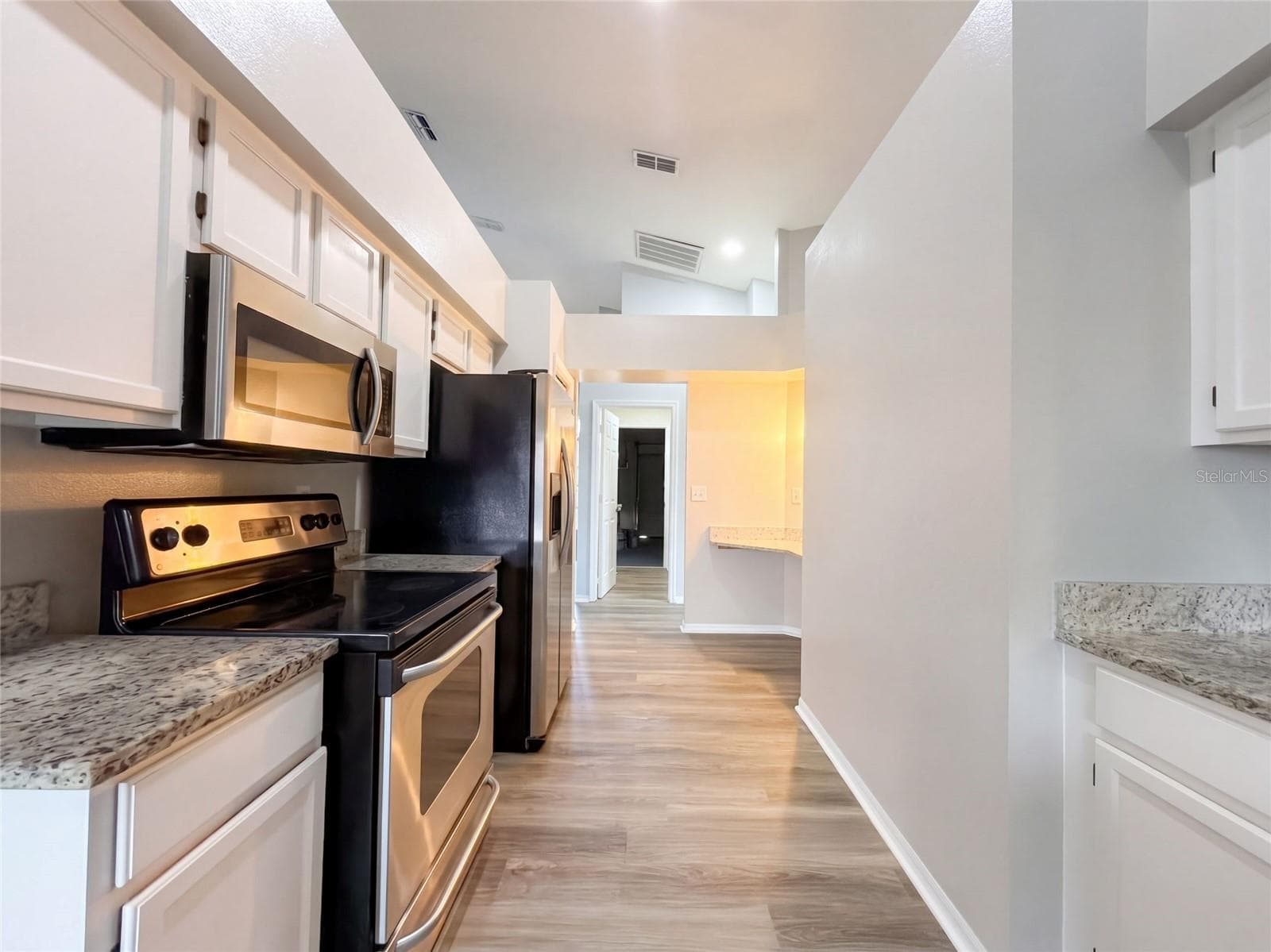 Single Family Residence at 9703 GLENPOINTE DR, RIVERVIEW, photo 2 of 40