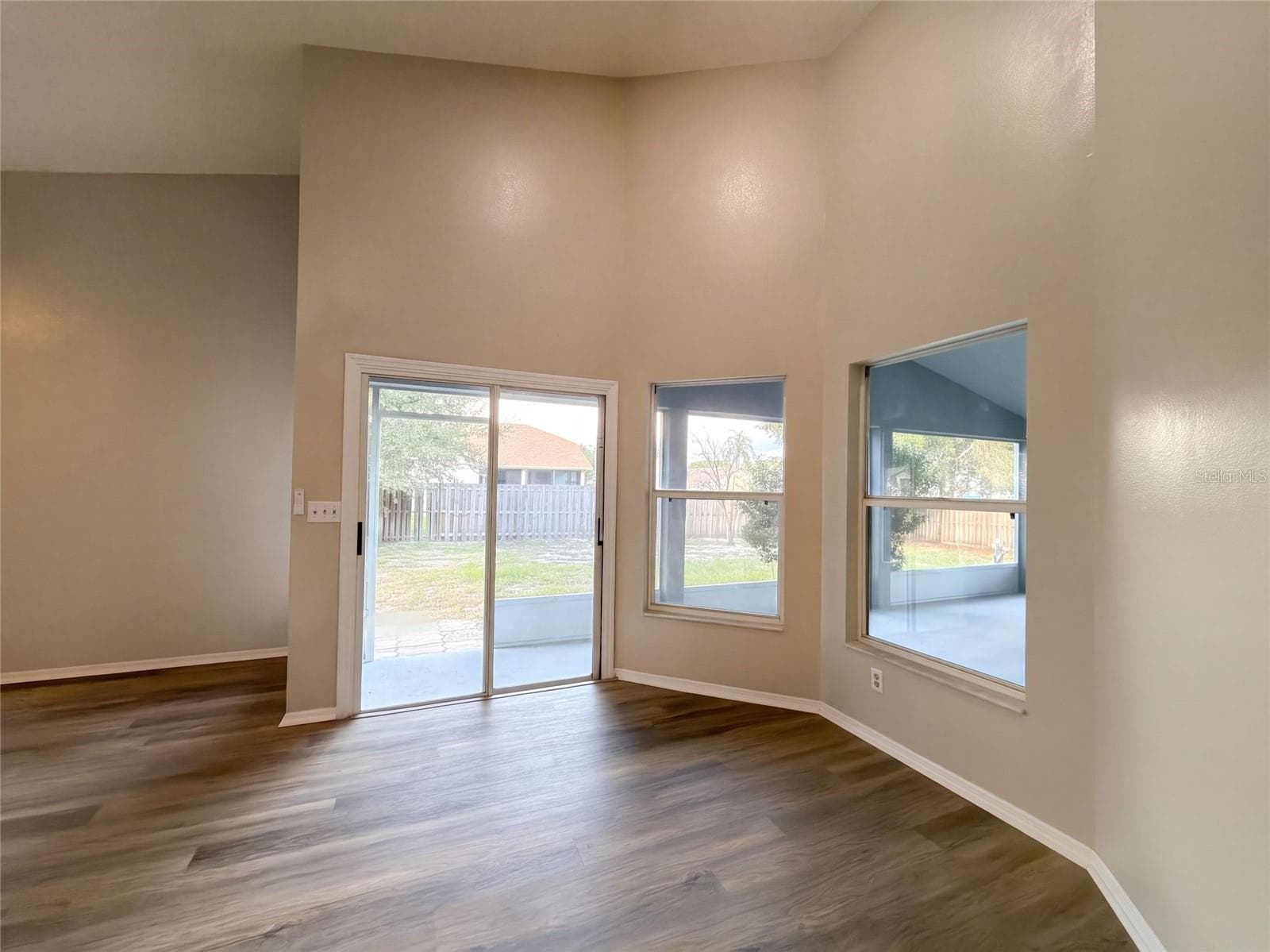 Single Family Residence at 9703 GLENPOINTE DR, RIVERVIEW, photo 3 of 40