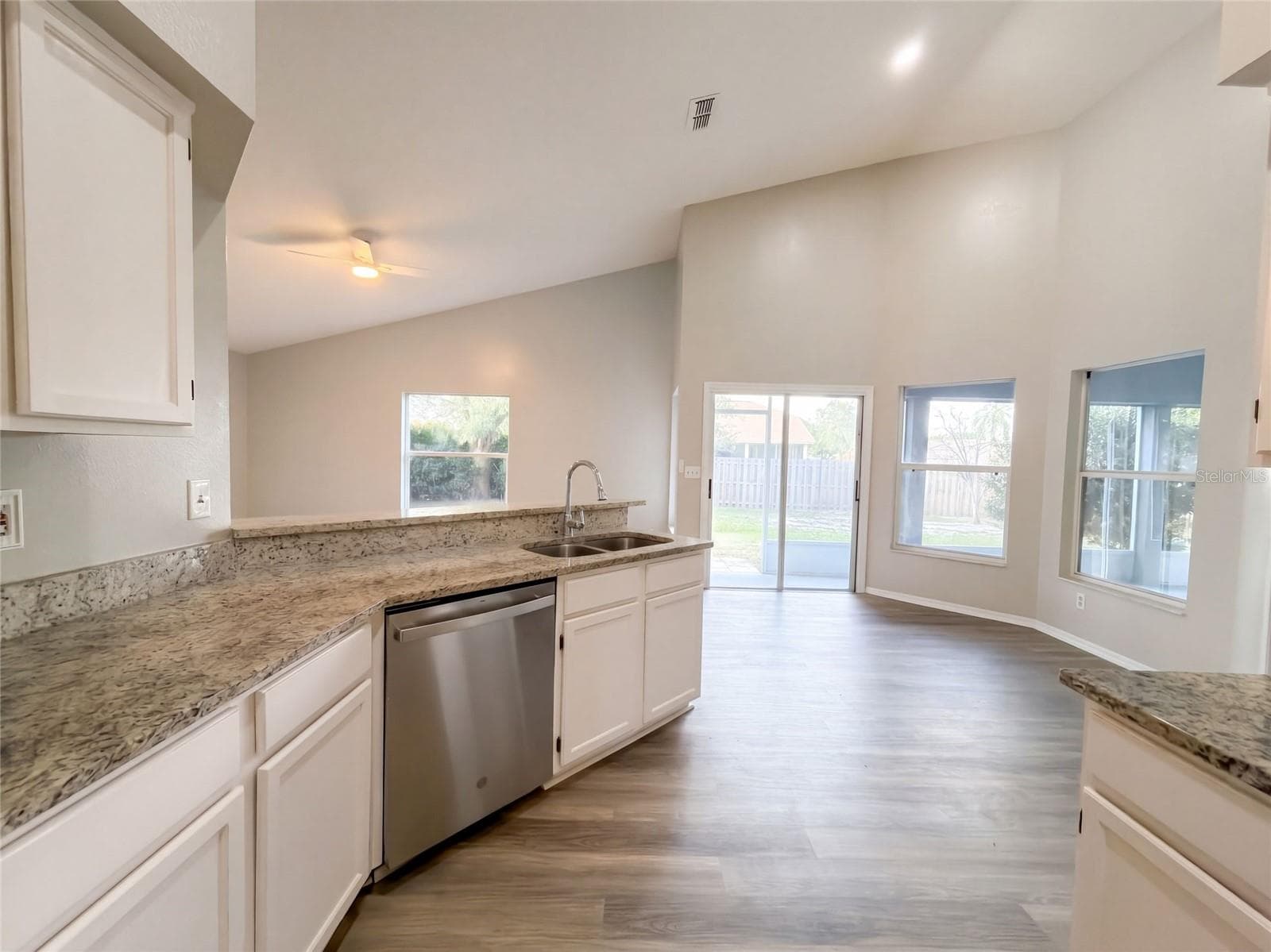 Single Family Residence at 9703 GLENPOINTE DR, RIVERVIEW, photo 8 of 40
