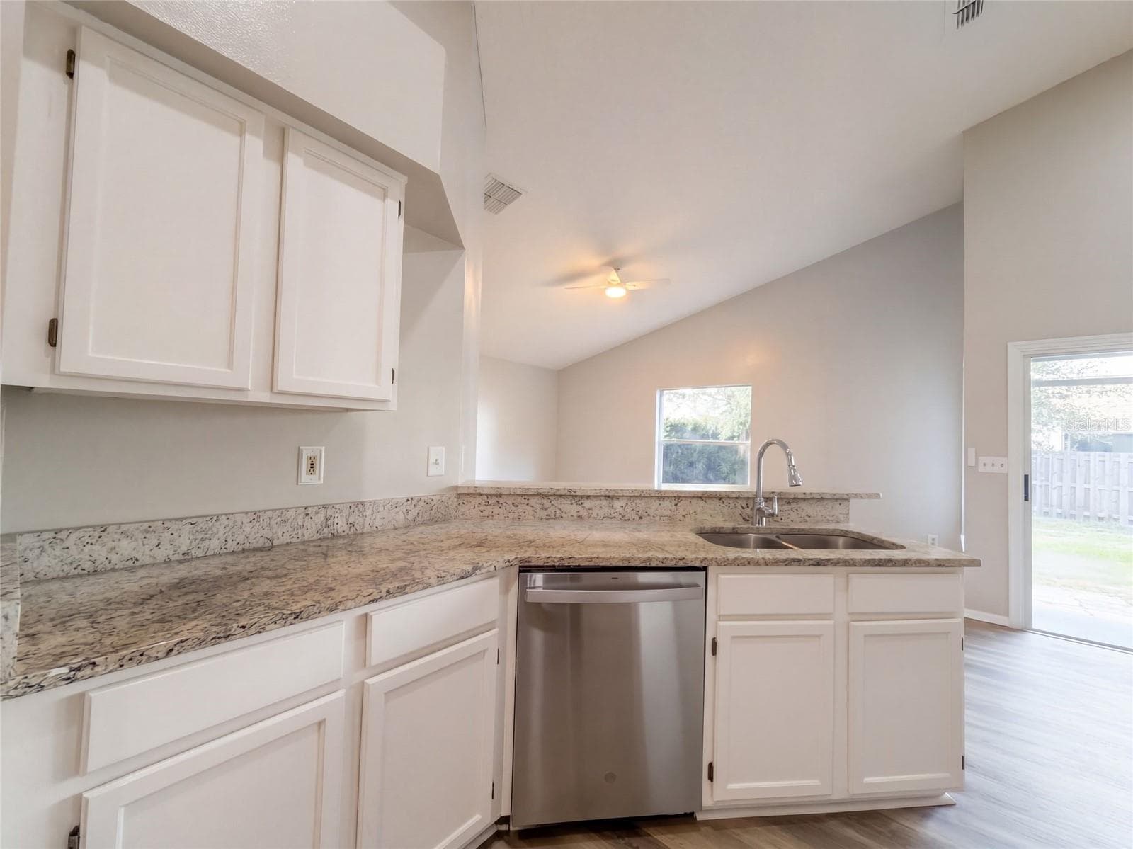 Single Family Residence at 9703 GLENPOINTE DR, RIVERVIEW, photo 11 of 40