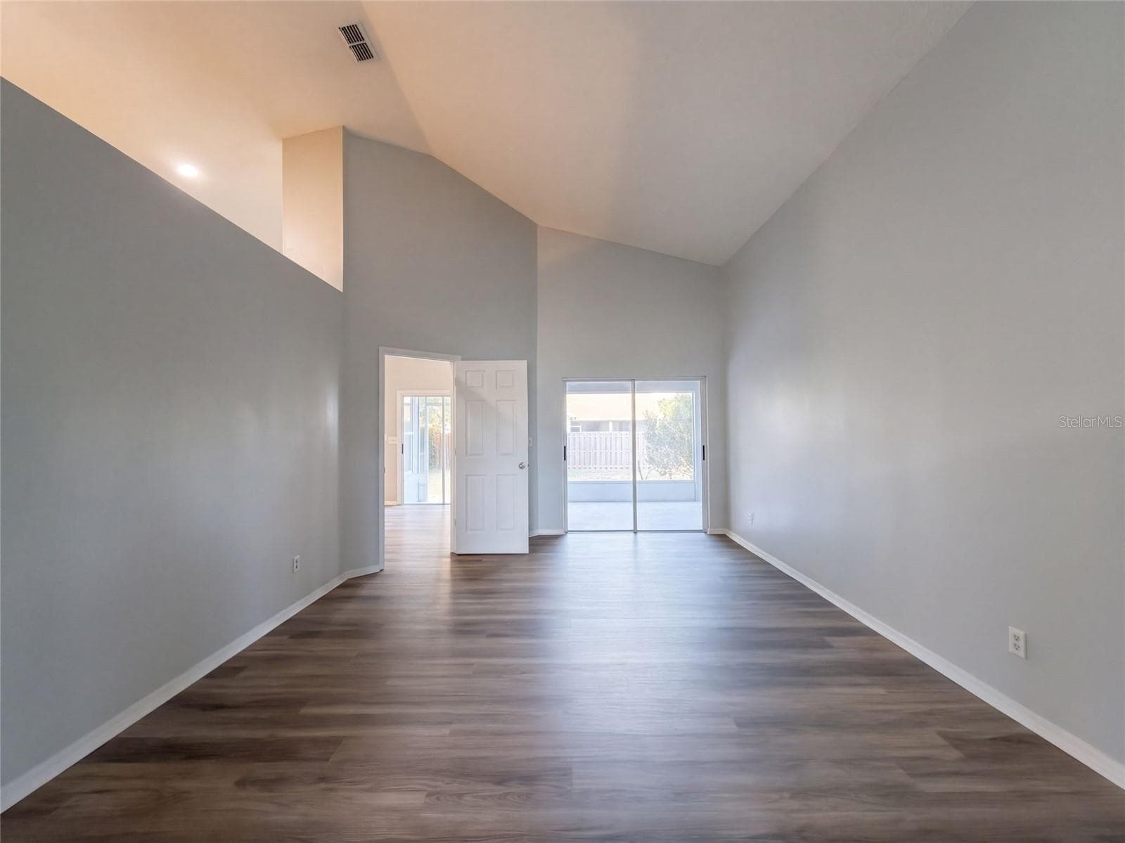 Single Family Residence at 9703 GLENPOINTE DR, RIVERVIEW, photo 13 of 40