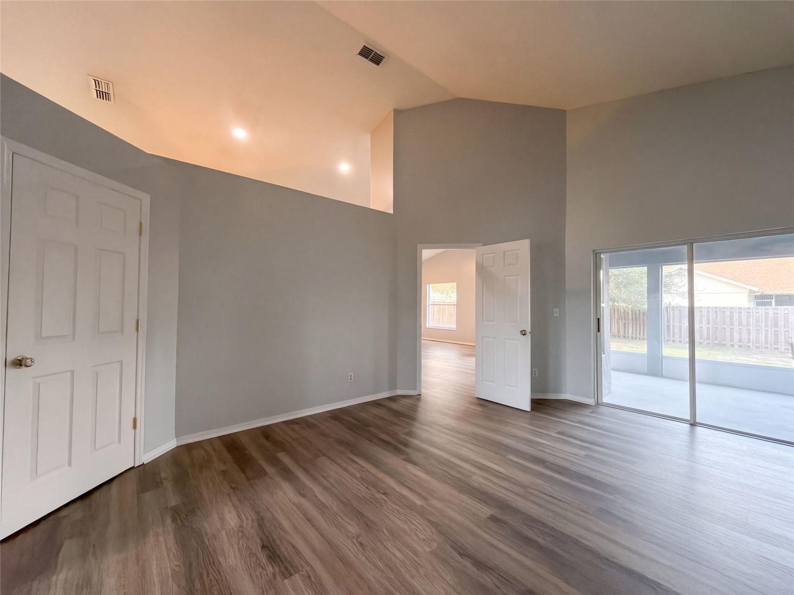 Single Family Residence at 9703 GLENPOINTE DR, RIVERVIEW, photo 14 of 40