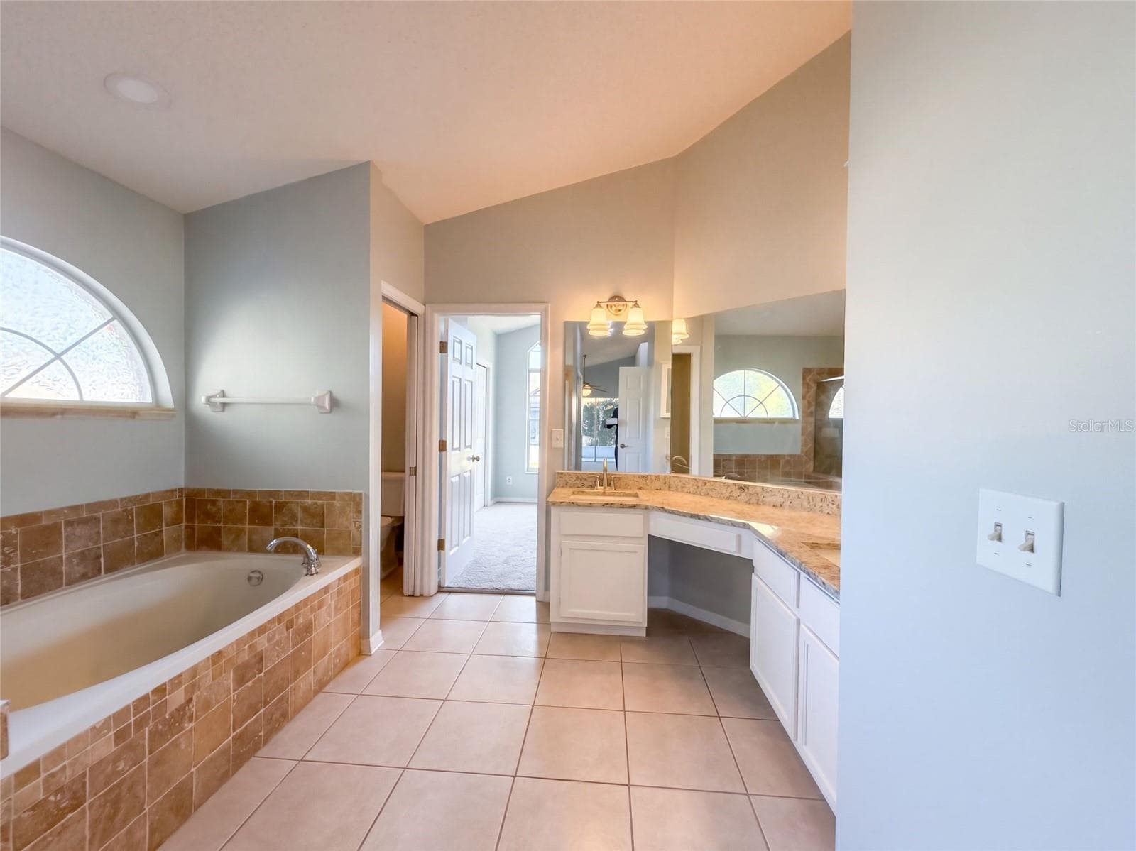 Single Family Residence at 9703 GLENPOINTE DR, RIVERVIEW, photo 27 of 40