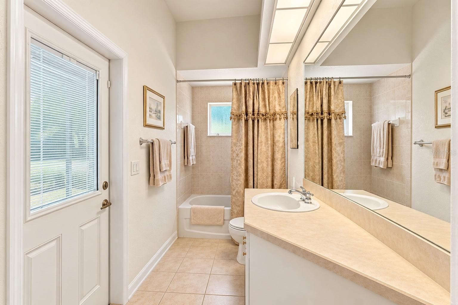 Guest bathroom - 7420 NIGHTWALKER RD, WEEKI WACHEE